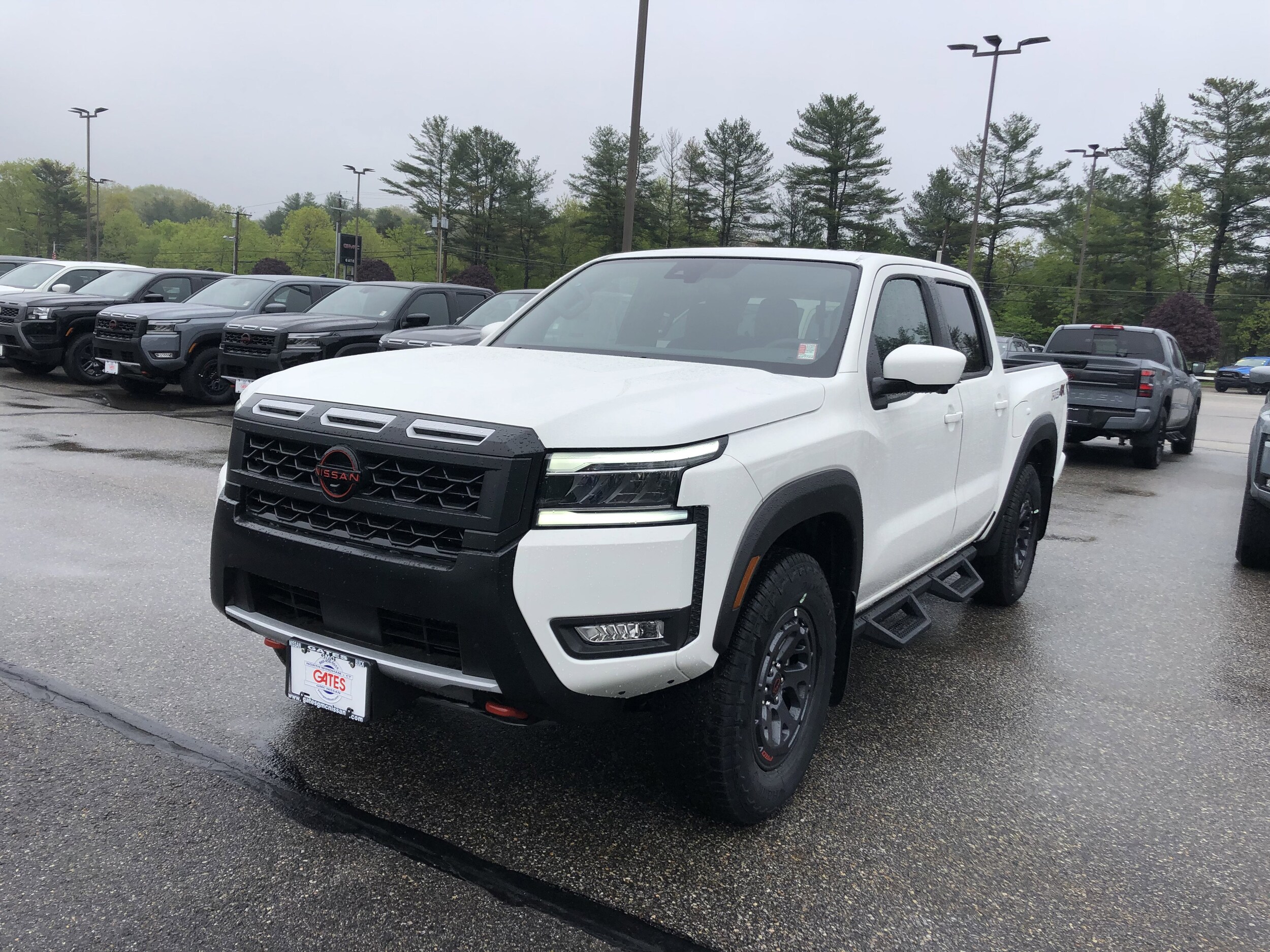 2025 Nissan Frontier PRO-4X photo 3
