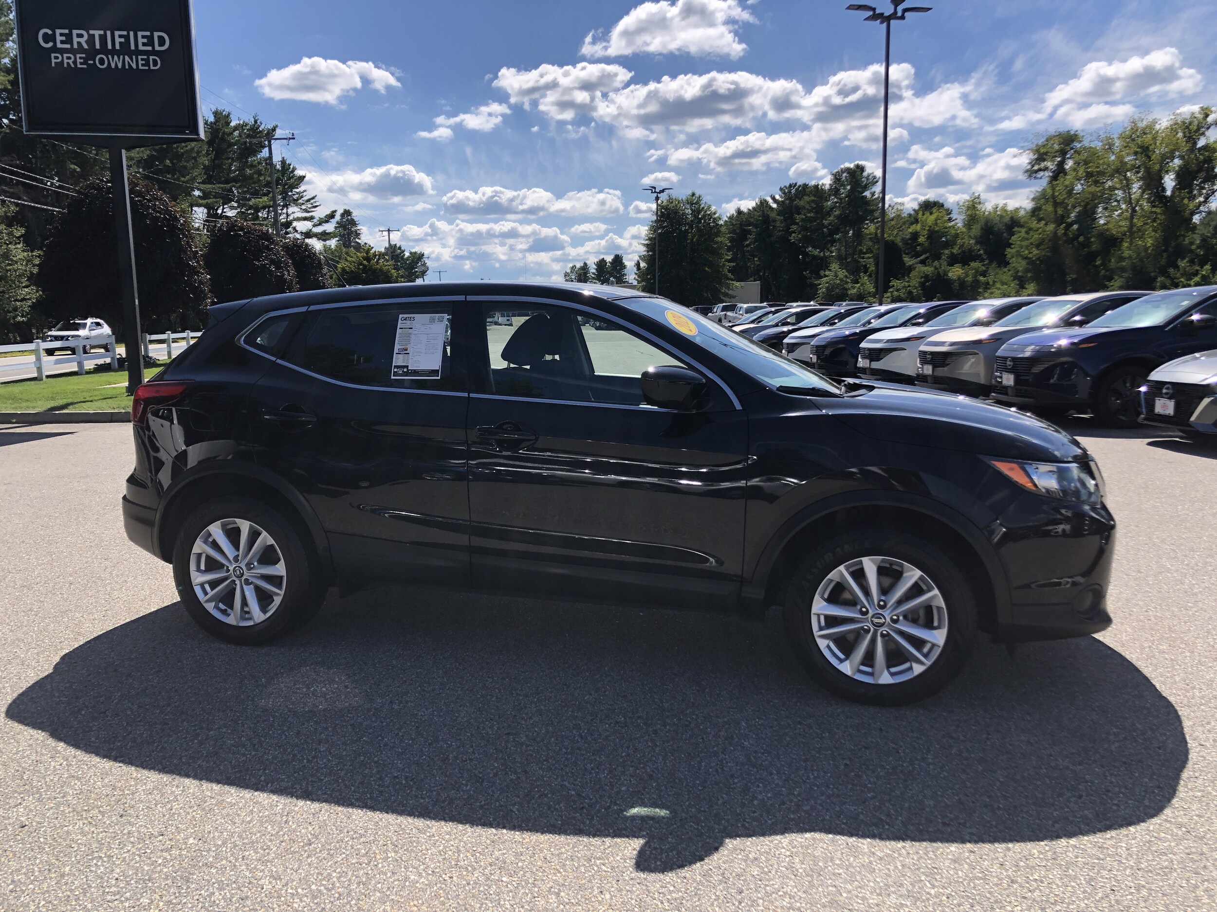 2019 Nissan Rogue Sport S photo 2