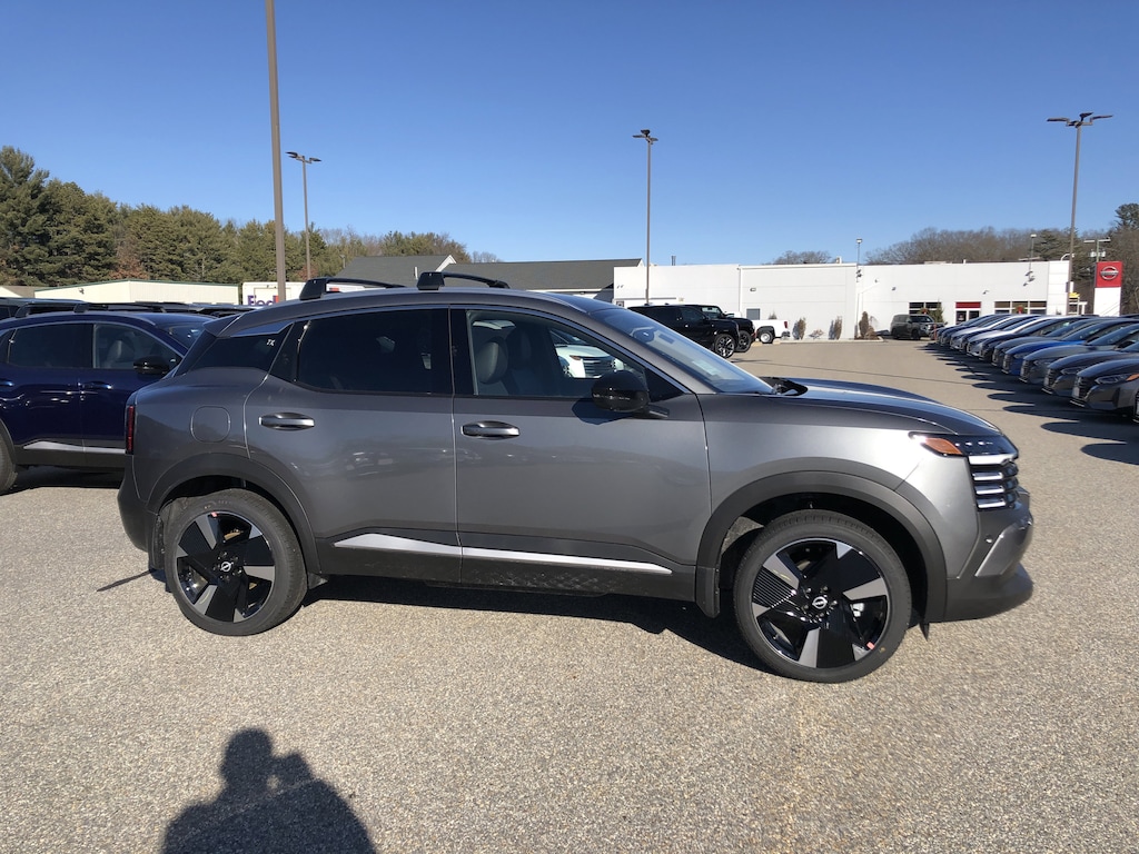 New 2026 Nissan Kicks SR SUV