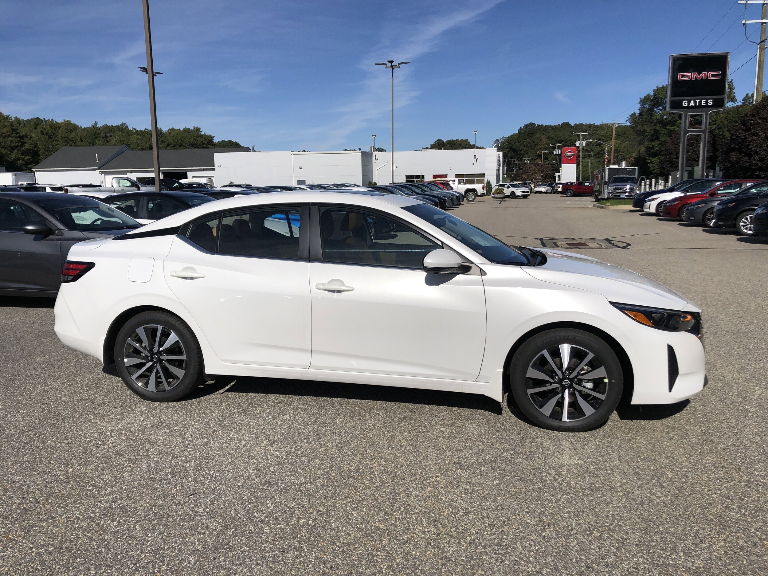 2025 Nissan Sentra SV Premium photo 4
