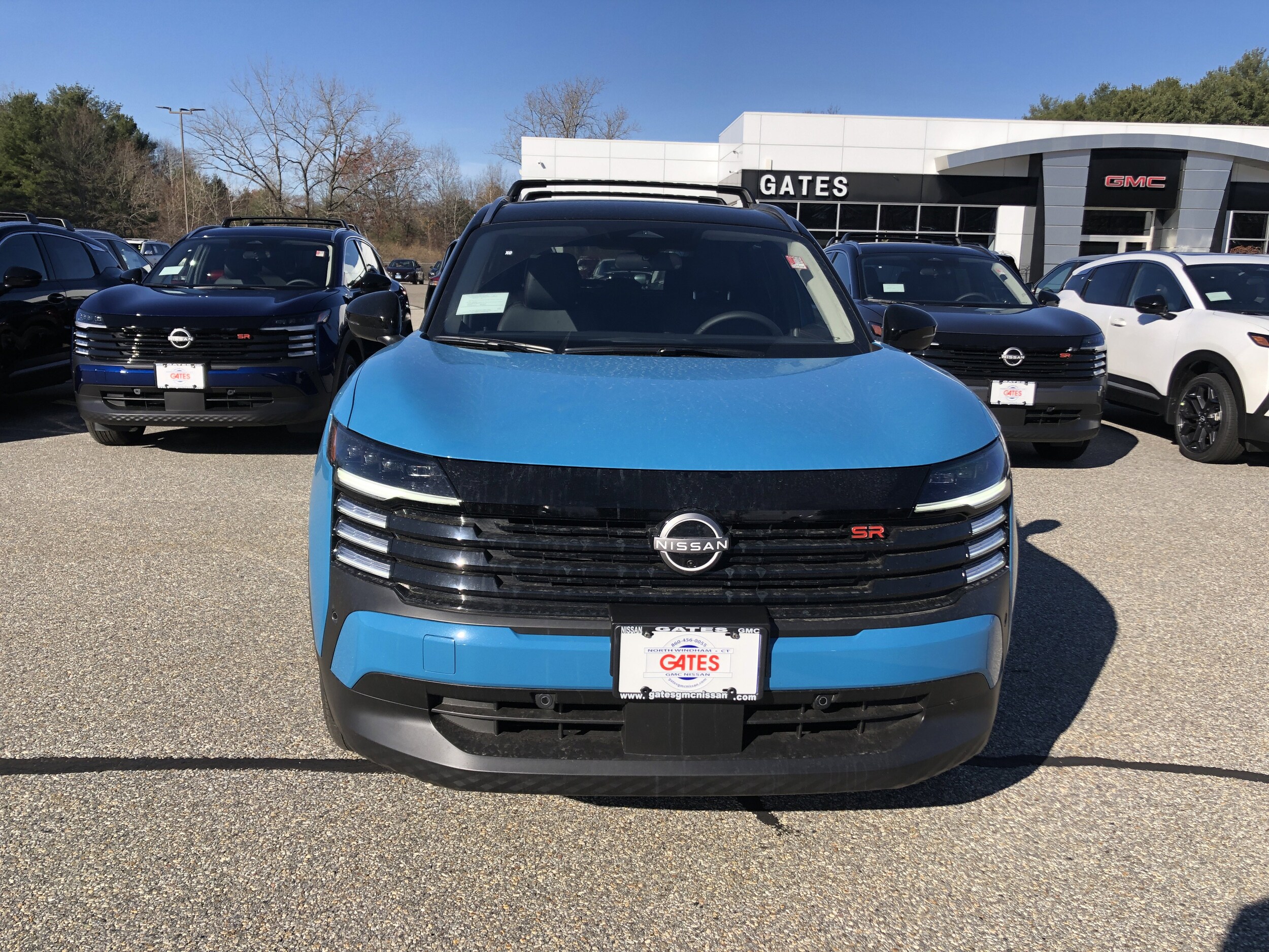 2026 Nissan Kicks SR photo 2