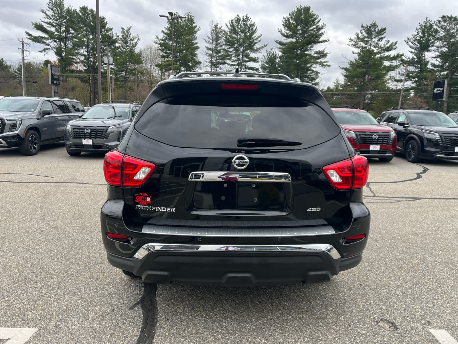 2020 Nissan Pathfinder S photo 6