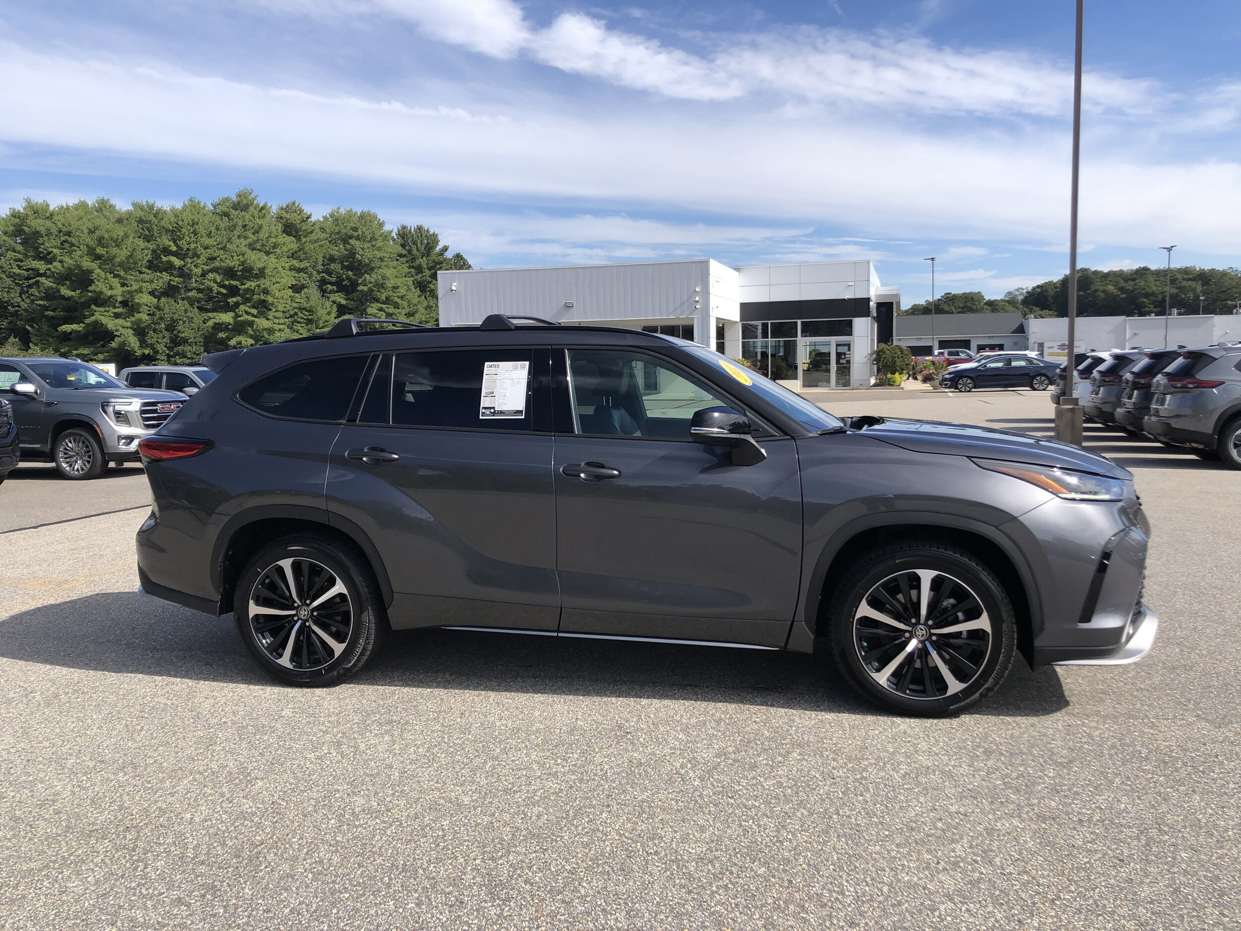 2022 Toyota Highlander XSE photo 2