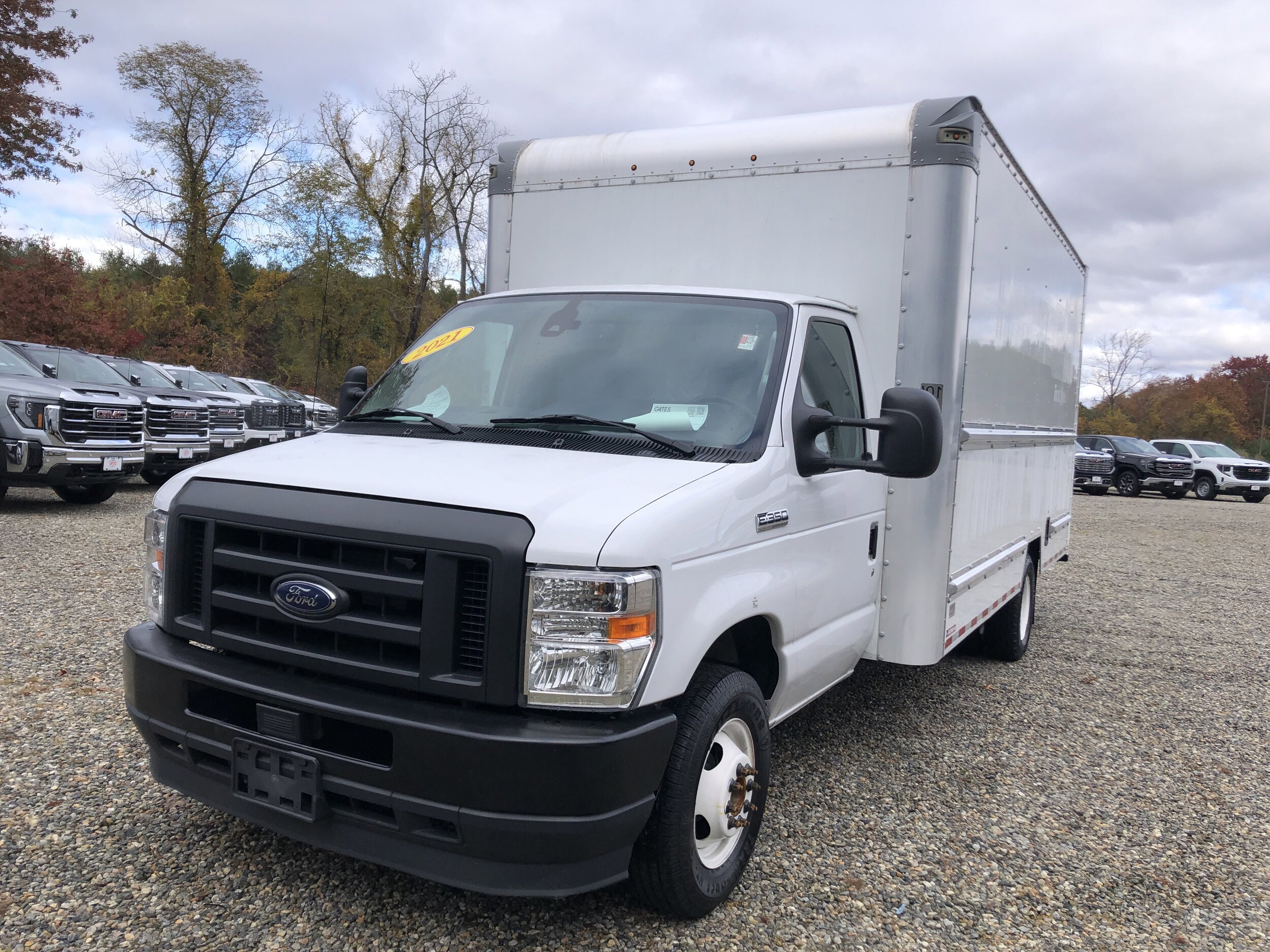2021 Ford E-350 photo 3