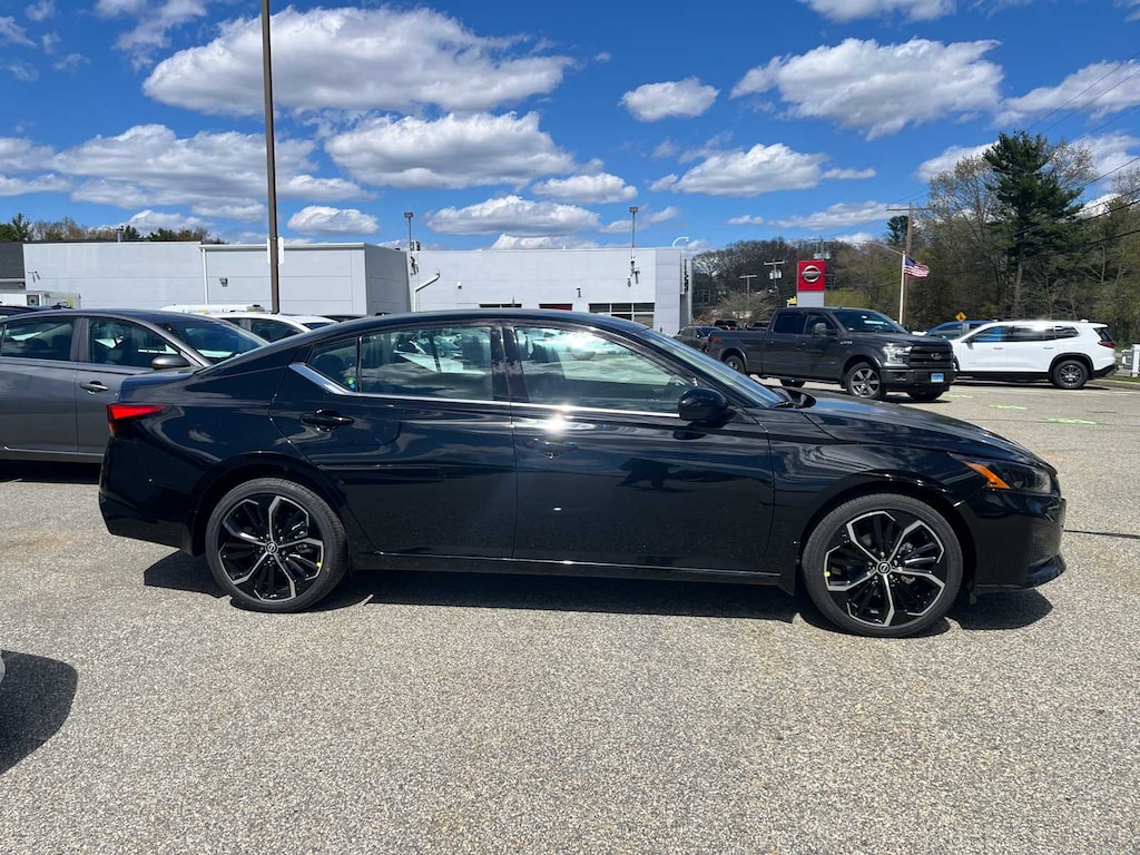 New 2026 Nissan Altima SR Sedan