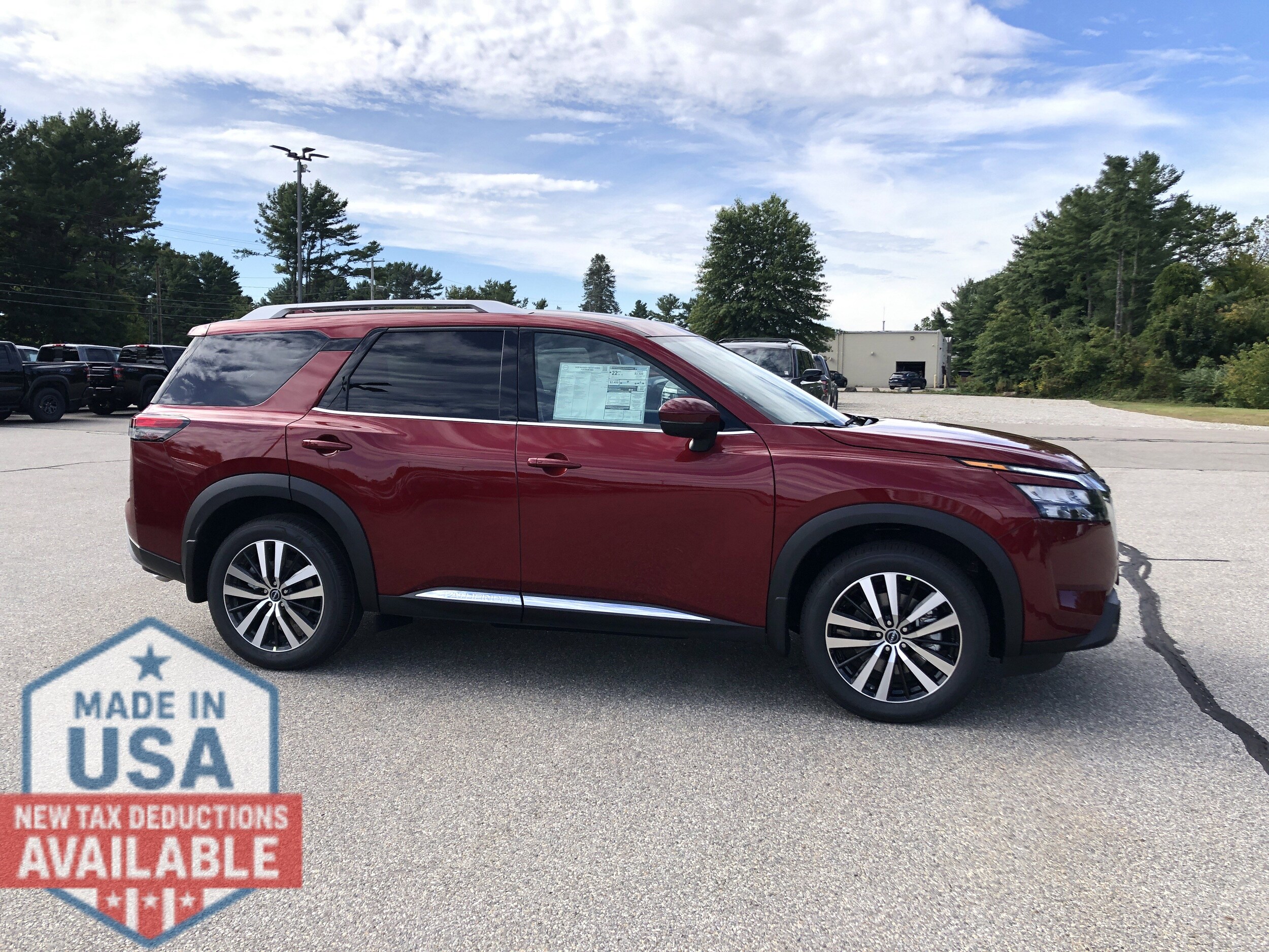 2025 Nissan Pathfinder Platinum photo 3