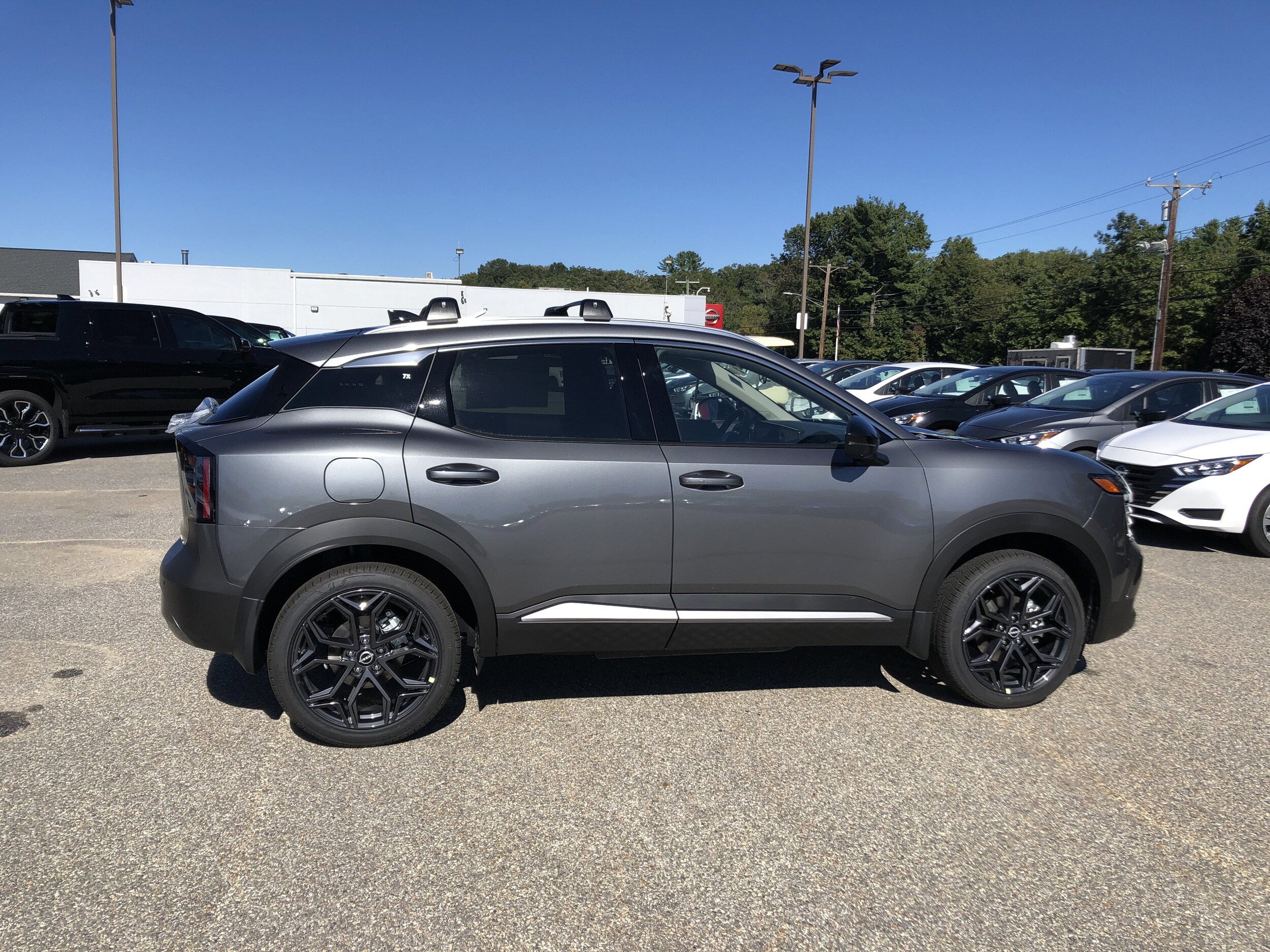 2026 Nissan Kicks SR photo 4