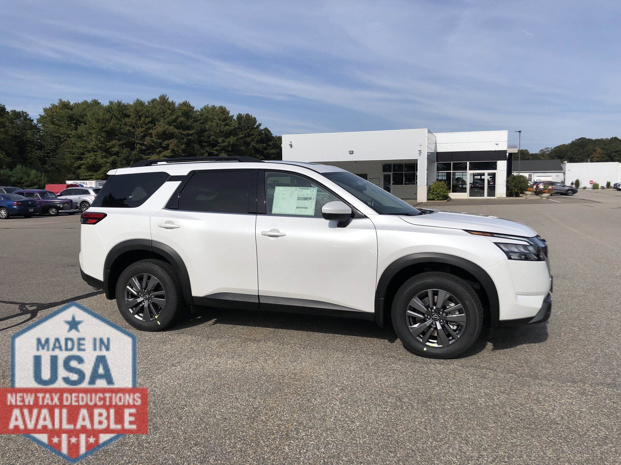 2025 Nissan Pathfinder SV photo 2