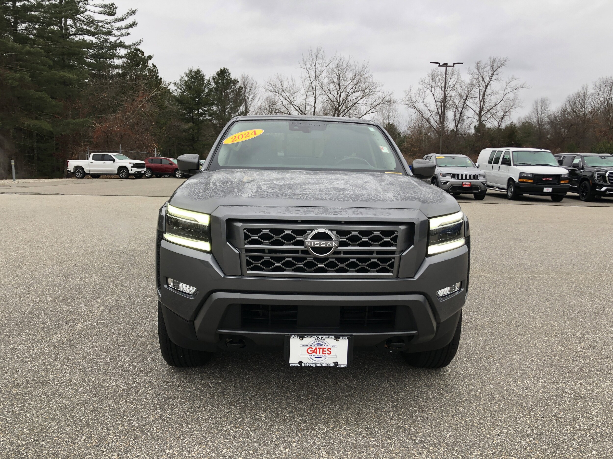 2024 Nissan Frontier SL Crew Cab photo 2