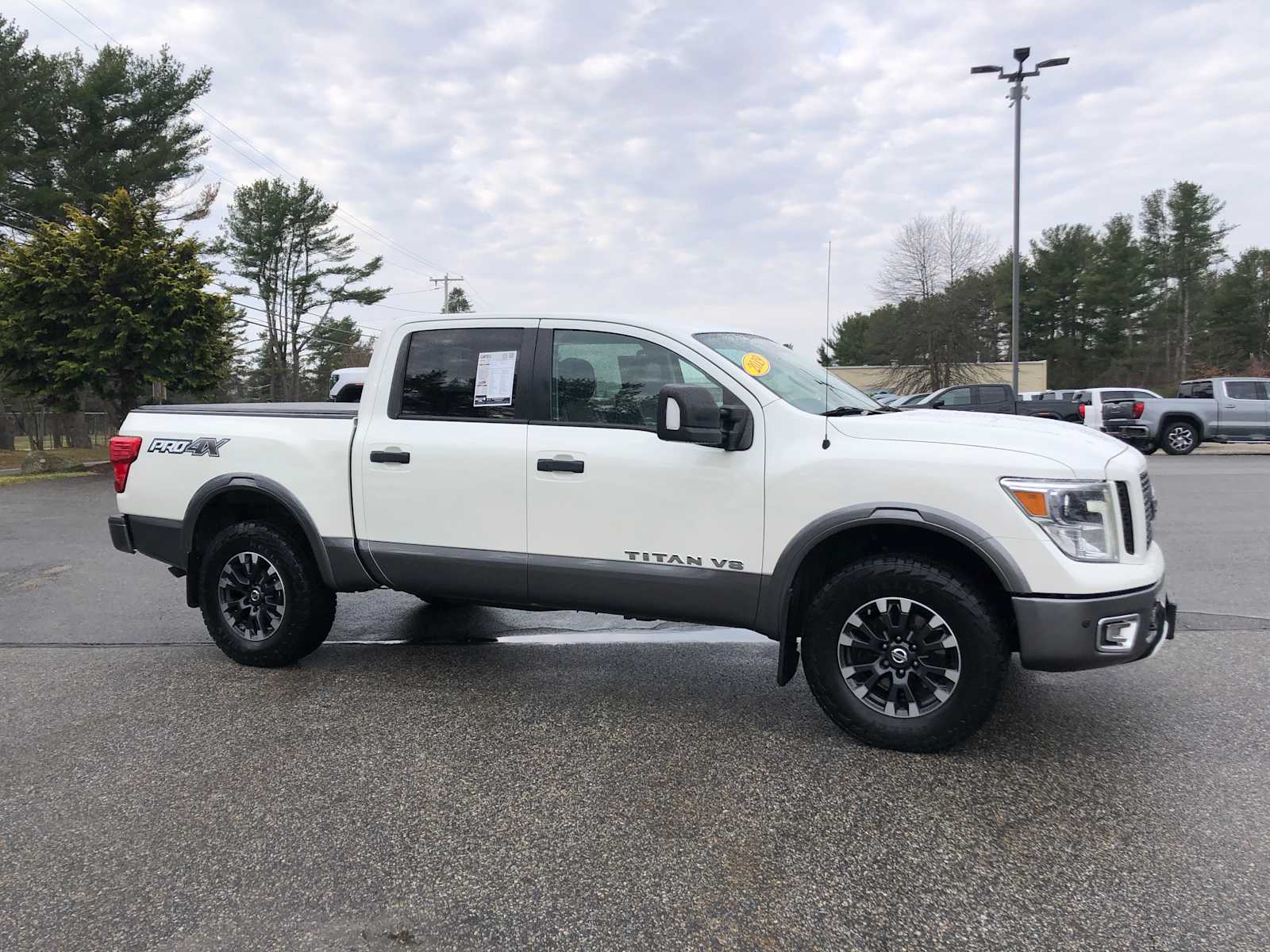 2019 Nissan Titan PRO-4X 4x4 Crew Cab photo 4