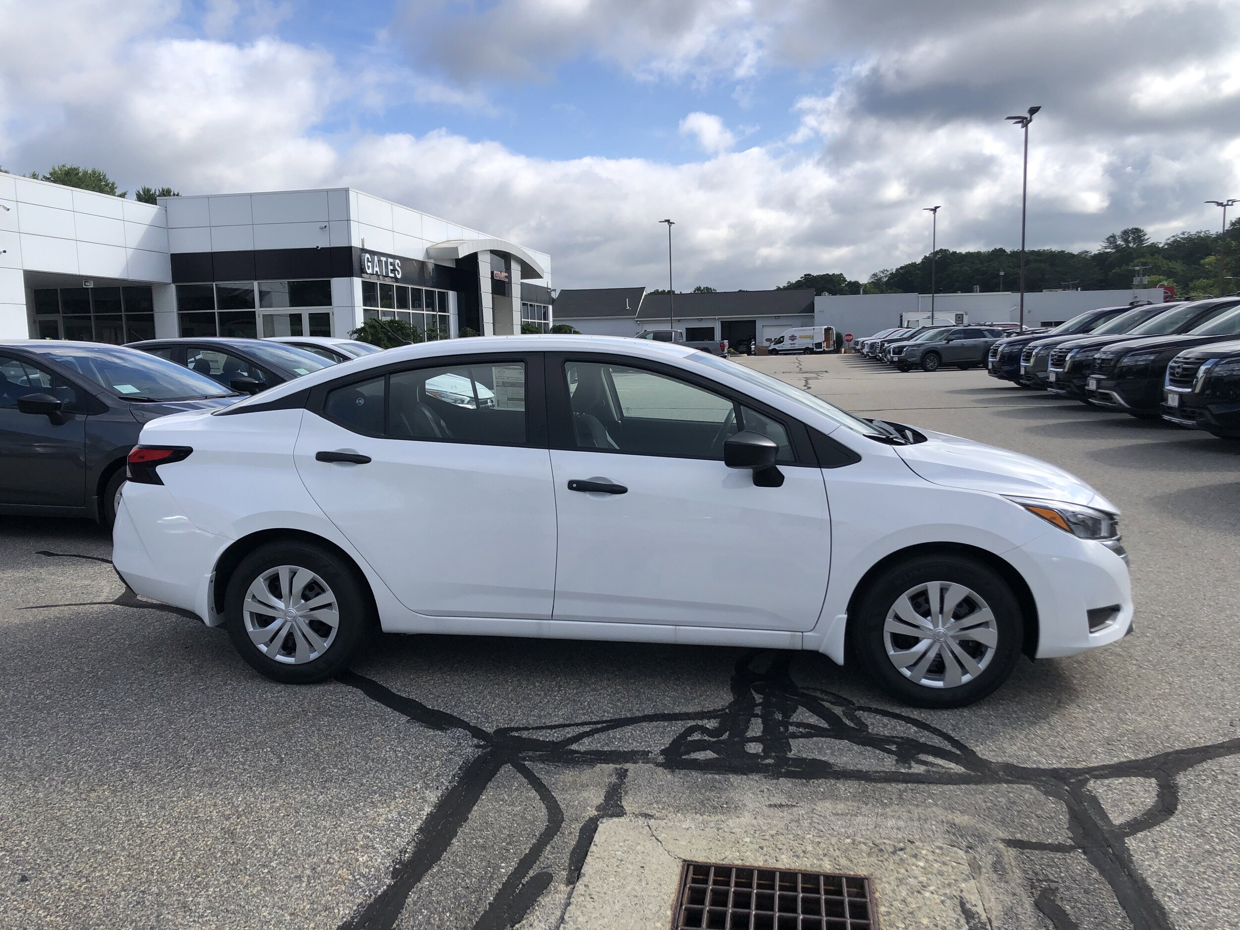 2025 Nissan Versa S photo 4