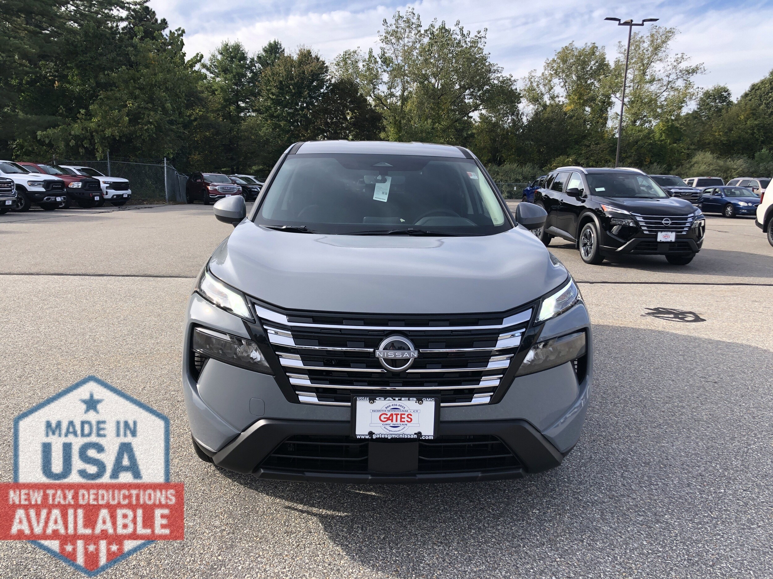 2026 Nissan Rogue SV photo 2