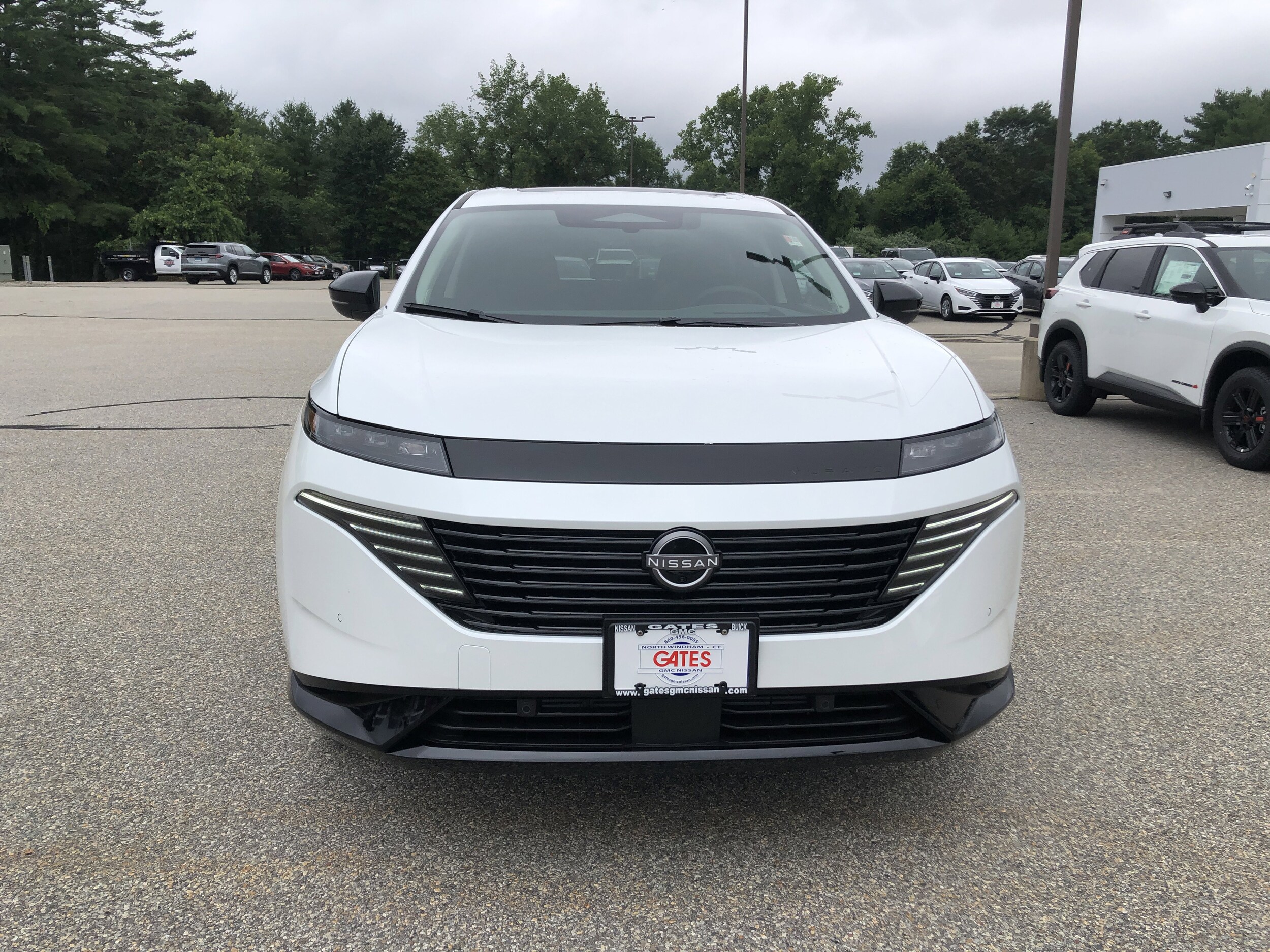 2025 Nissan Murano Platinum photo 2