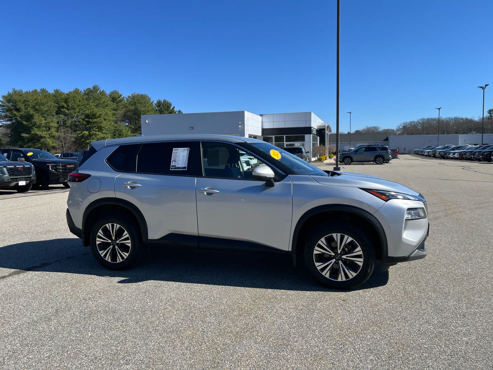 2023 Nissan Rogue SV photo 4