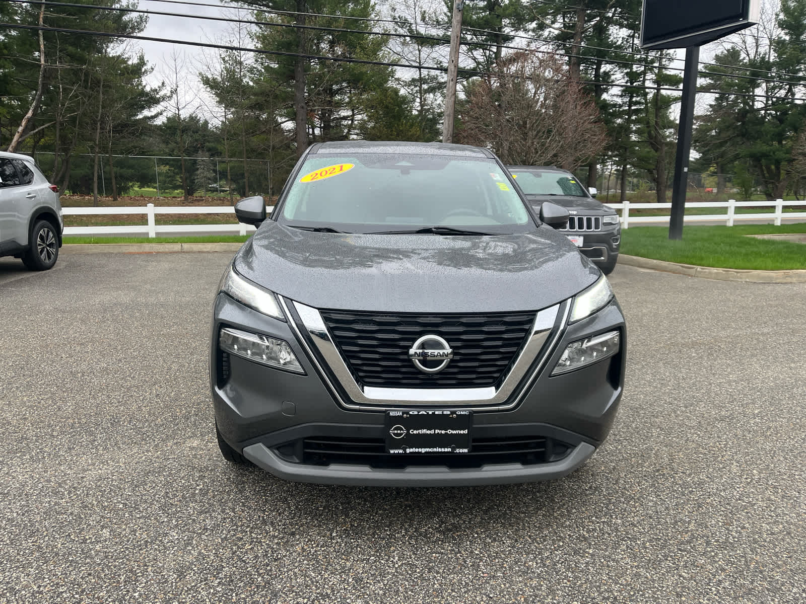 2021 Nissan Rogue SV photo 2