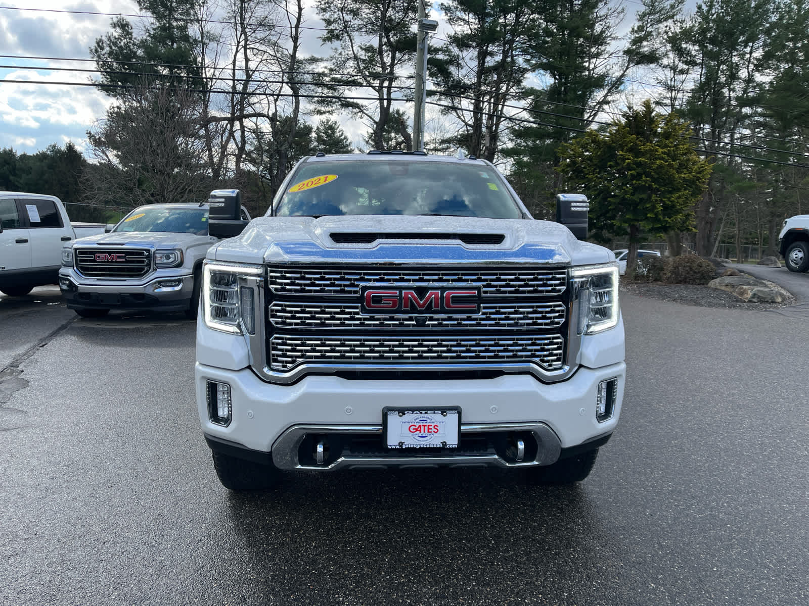 2021 GMC Sierra 2500HD Denali 4WD Crew Cab 159 photo 2