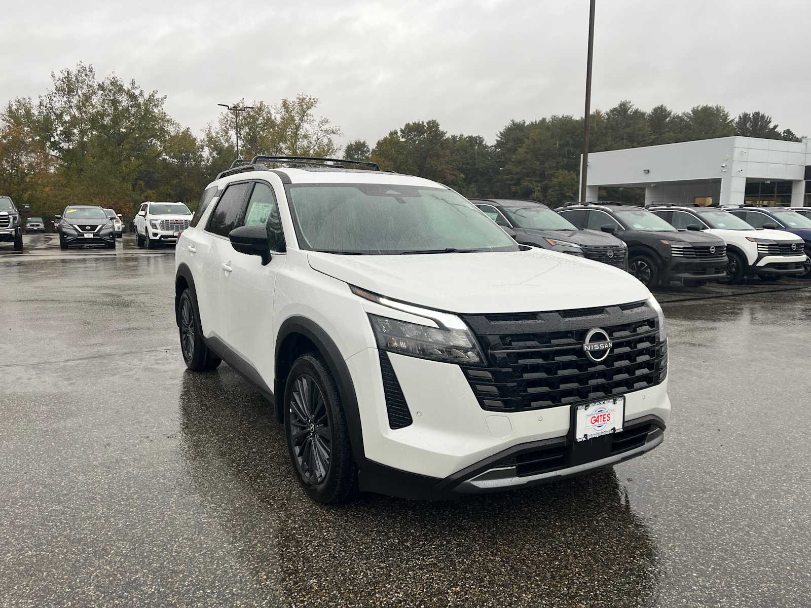 2026 Nissan Pathfinder SL