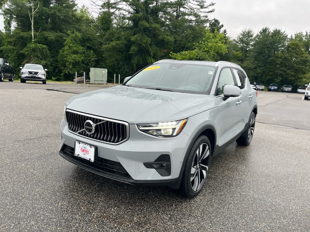 Used 2025 Volvo XC40 Ultra Bright Theme SUV