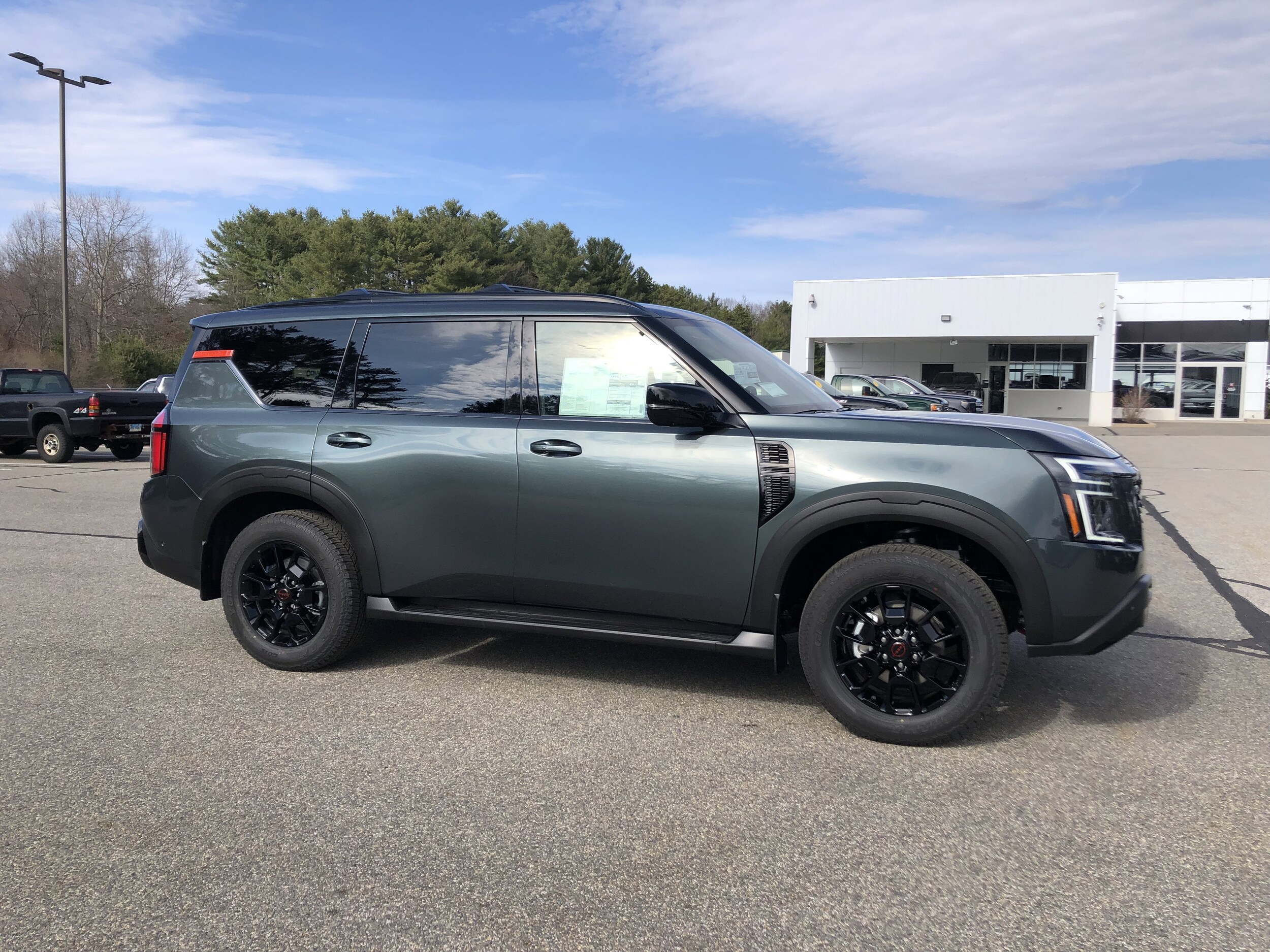 2025 Nissan Armada photo 4