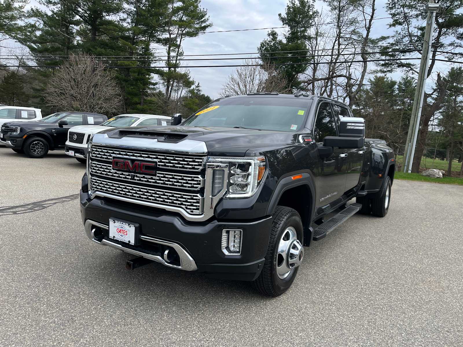 2021 GMC Sierra 3500HD Denali 4WD Crew Cab 172 photo 3