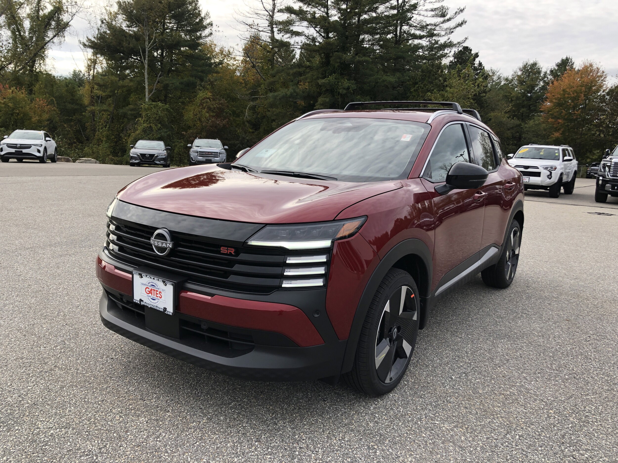 2026 Nissan Kicks SR photo 3