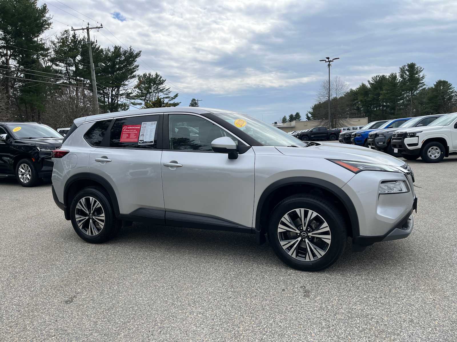 2023 Nissan Rogue SV photo 4