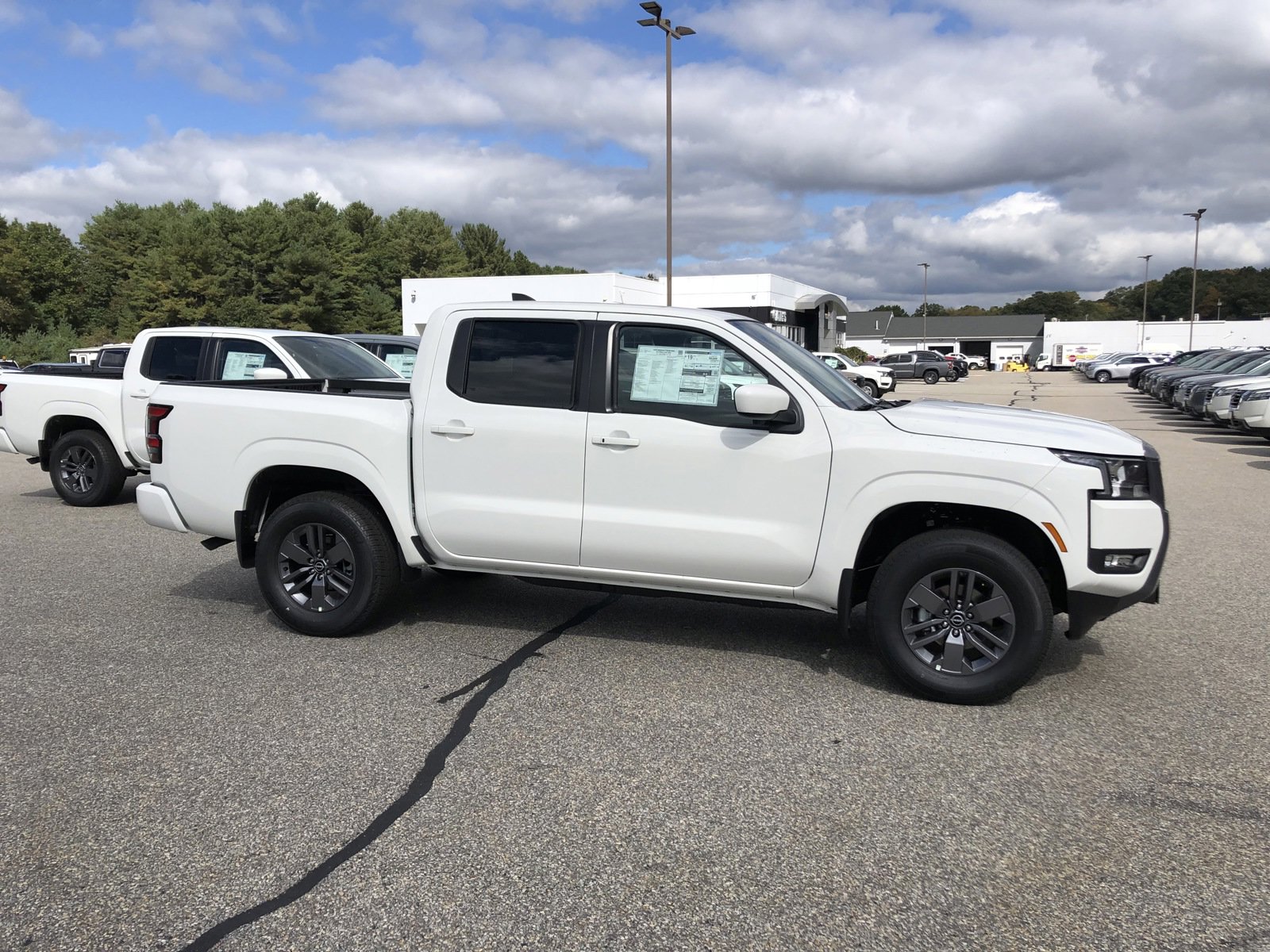 2025 Nissan Frontier SV photo 4