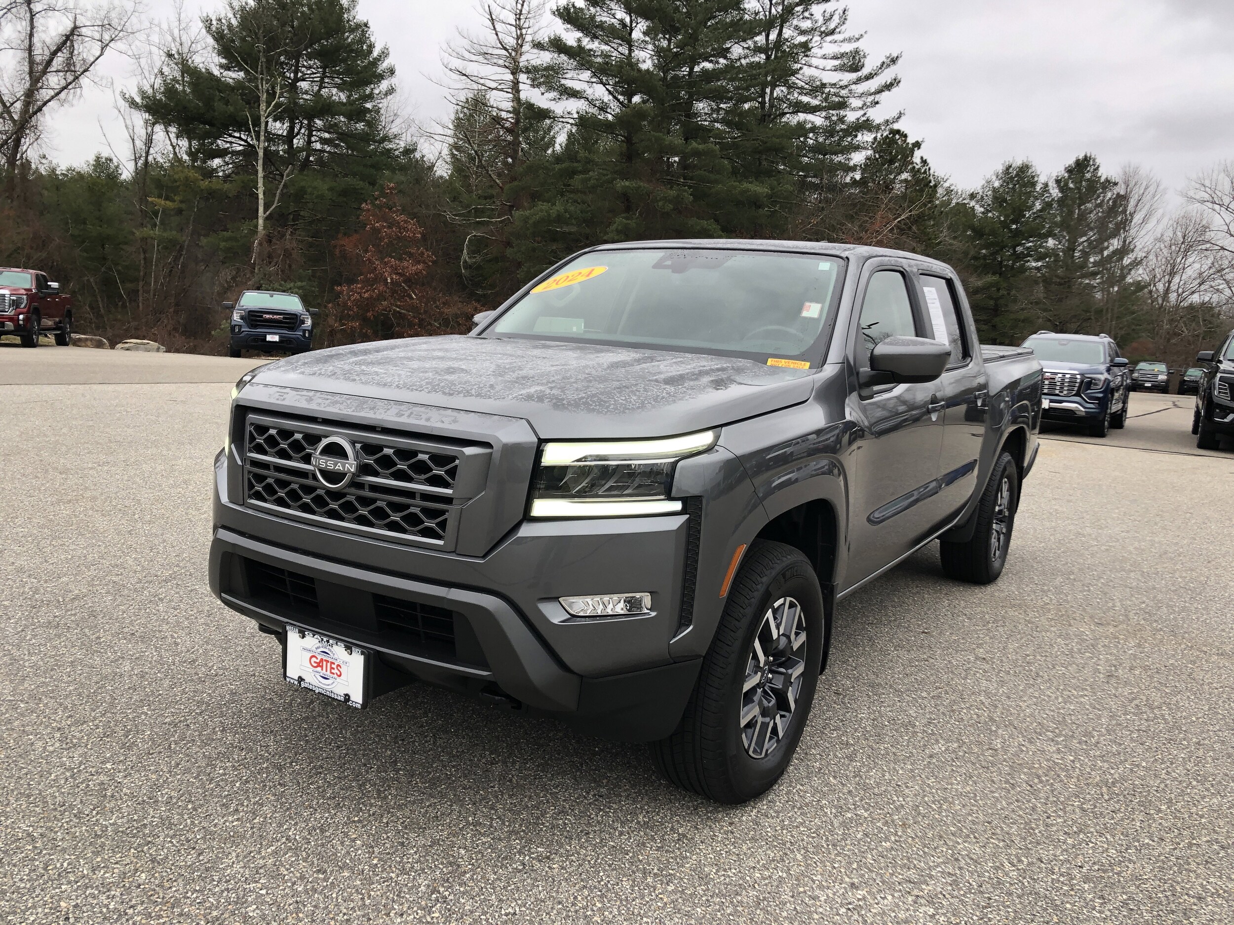 2024 Nissan Frontier SL Crew Cab photo 3