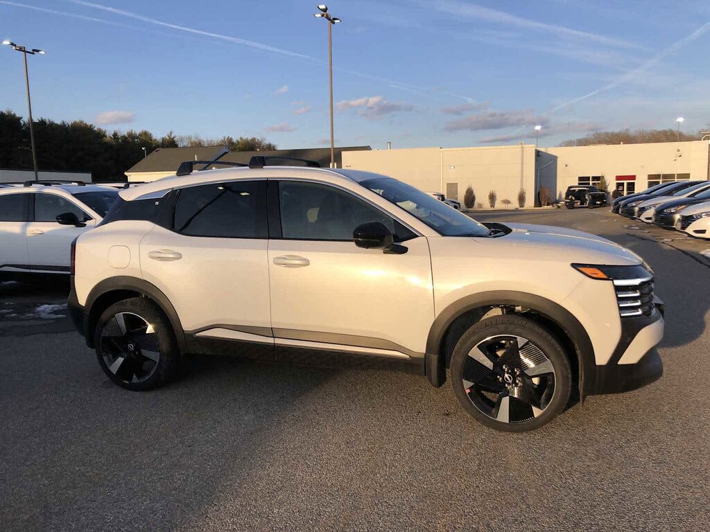 New 2026 Nissan Kicks SR SUV