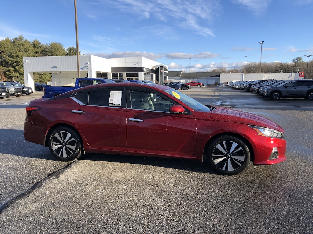 Used 2022 Nissan Altima 2.5 SV 4dr Car