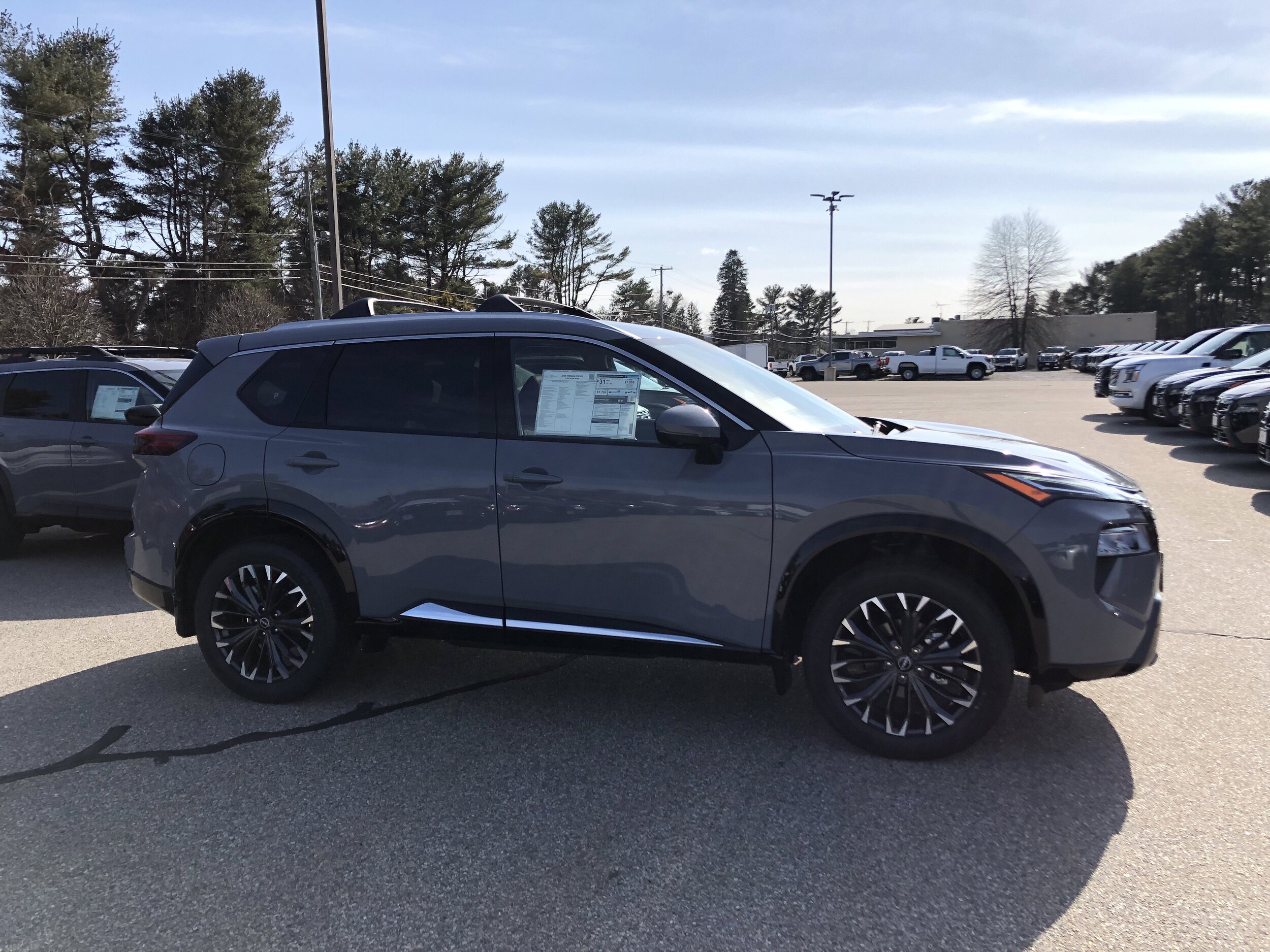 2025 Nissan Rogue Platinum photo 3