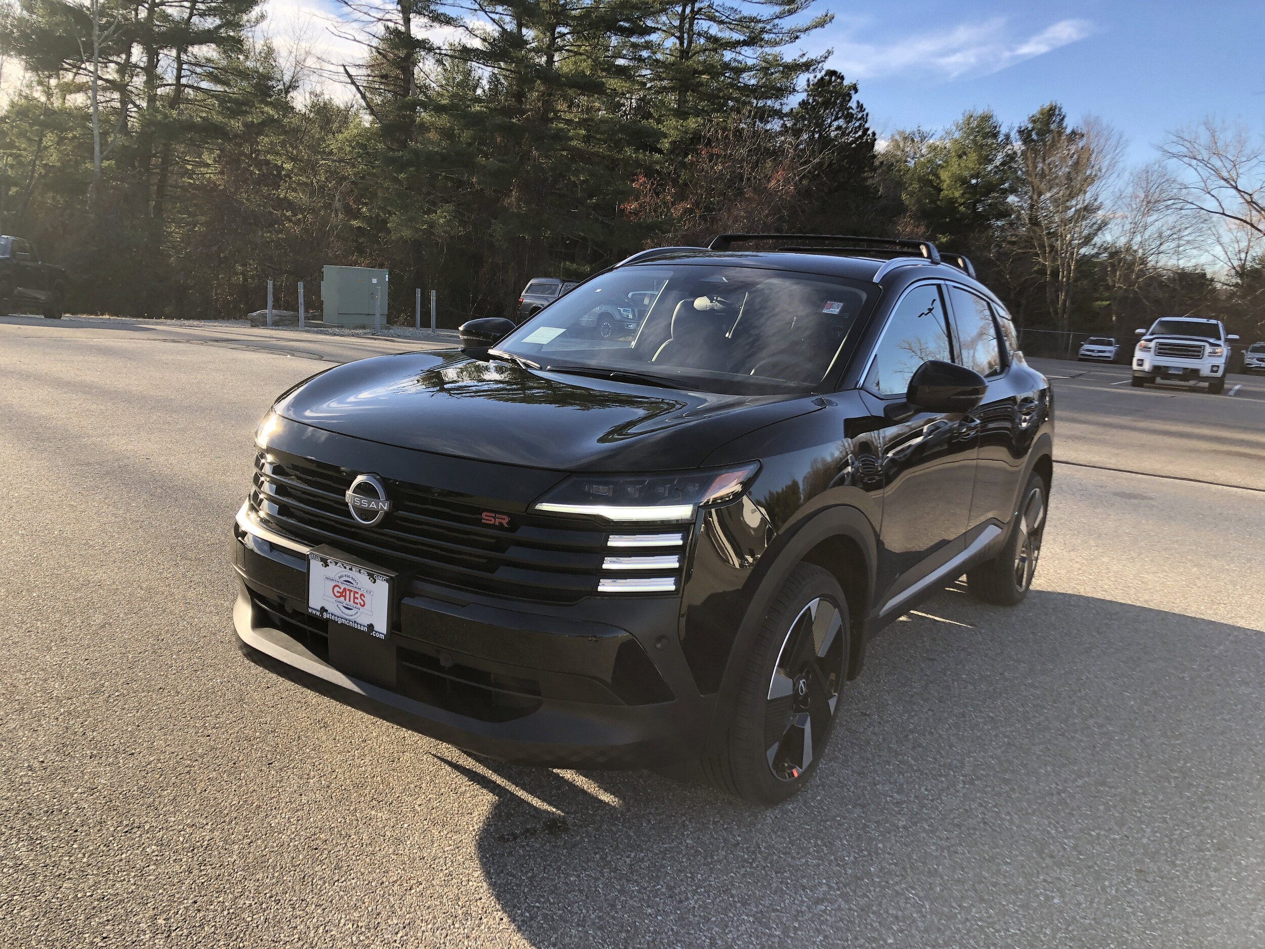 2026 Nissan Kicks SR photo 3