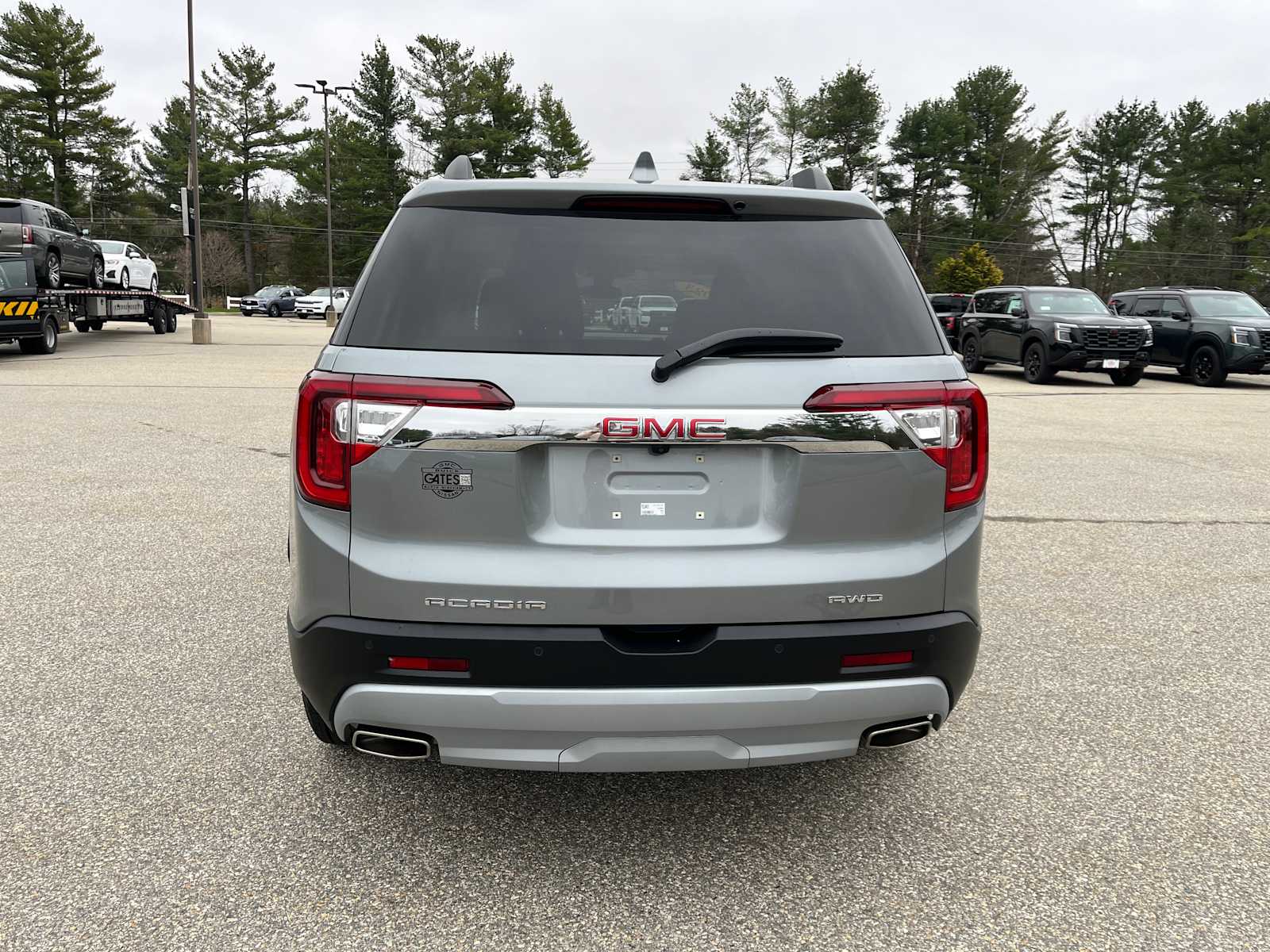 2023 GMC Acadia SLE photo 6