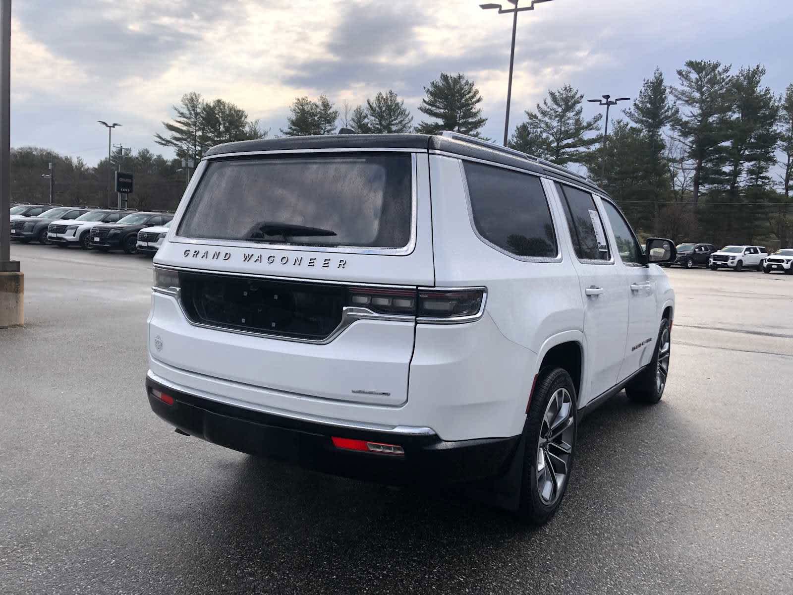 2024 Jeep Grand Wagoneer Series III photo 5