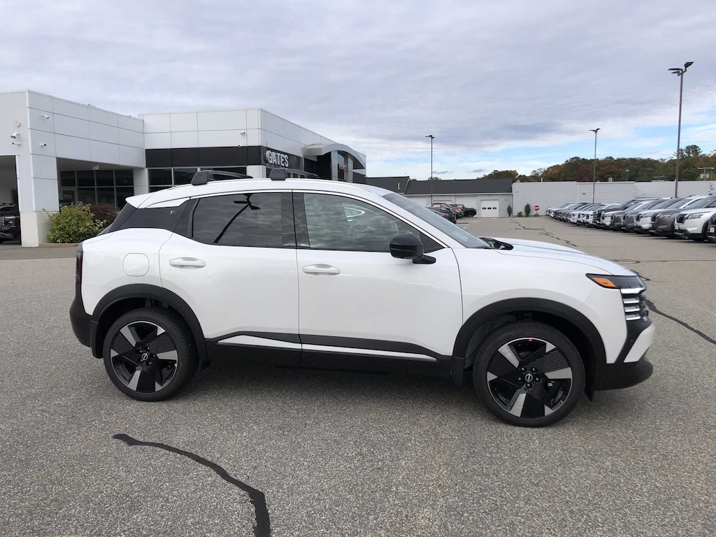 New 2026 Nissan Kicks SR SUV