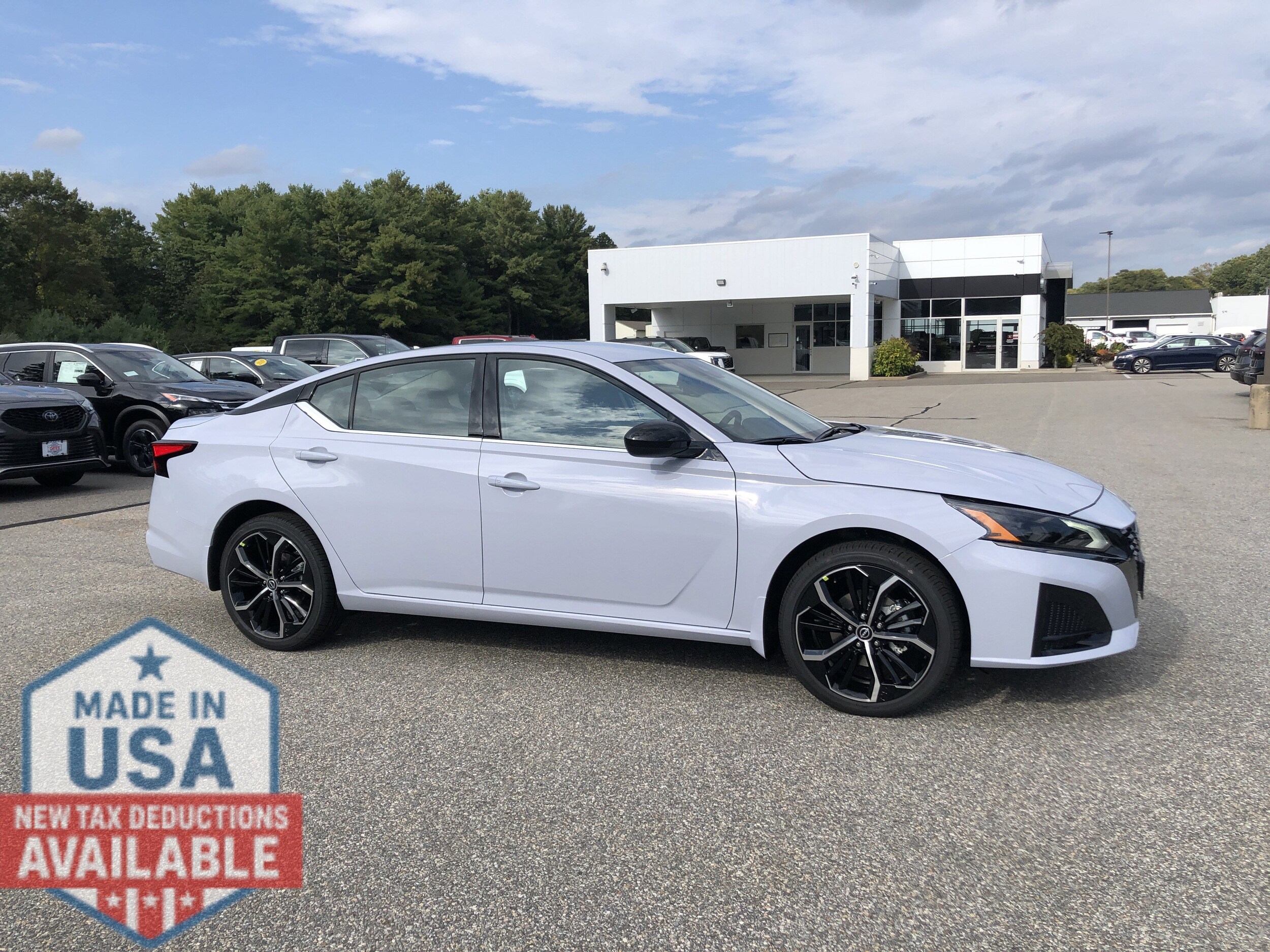 2025 Nissan Altima SR photo 2