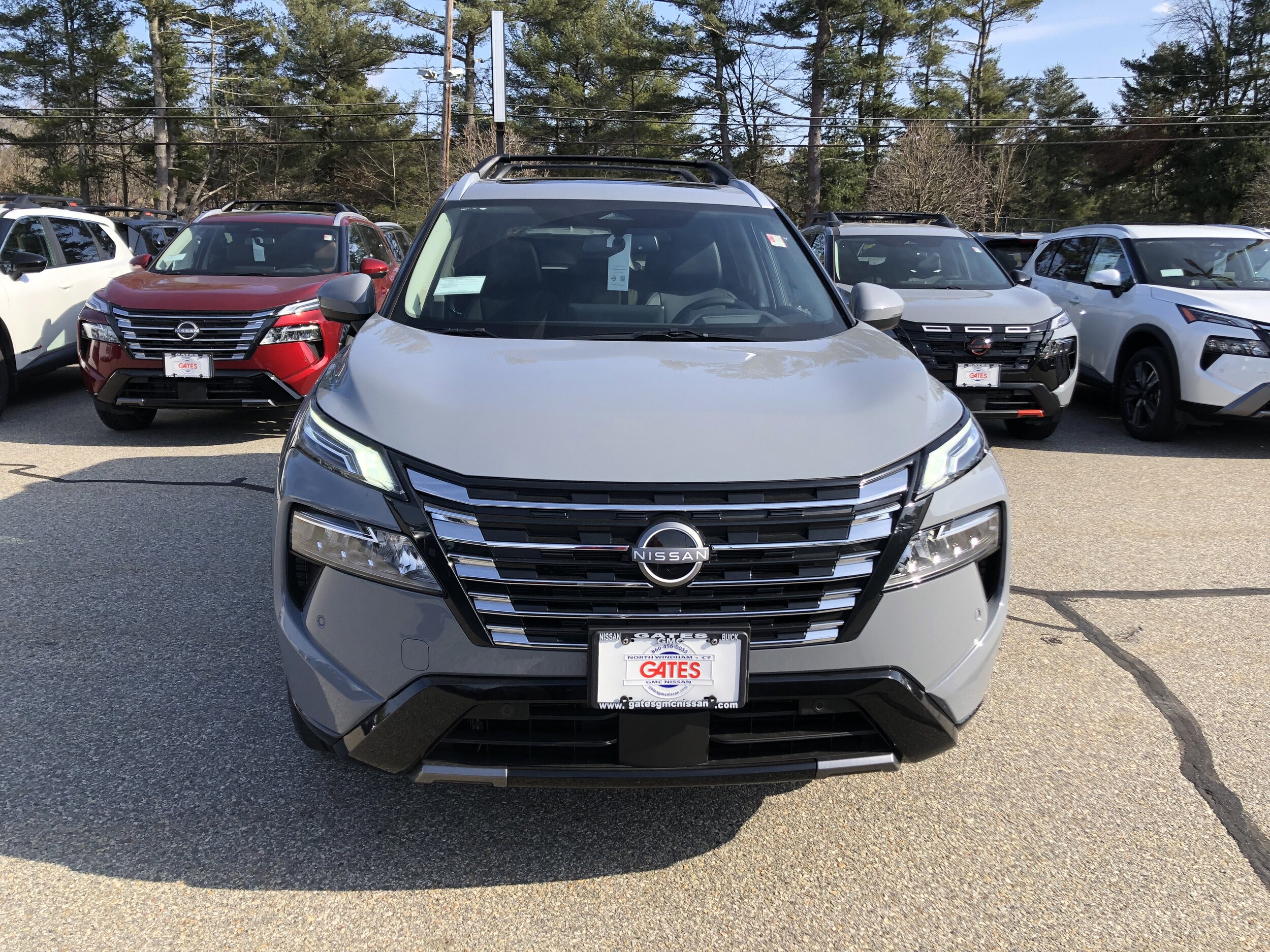 2025 Nissan Rogue Platinum photo 2