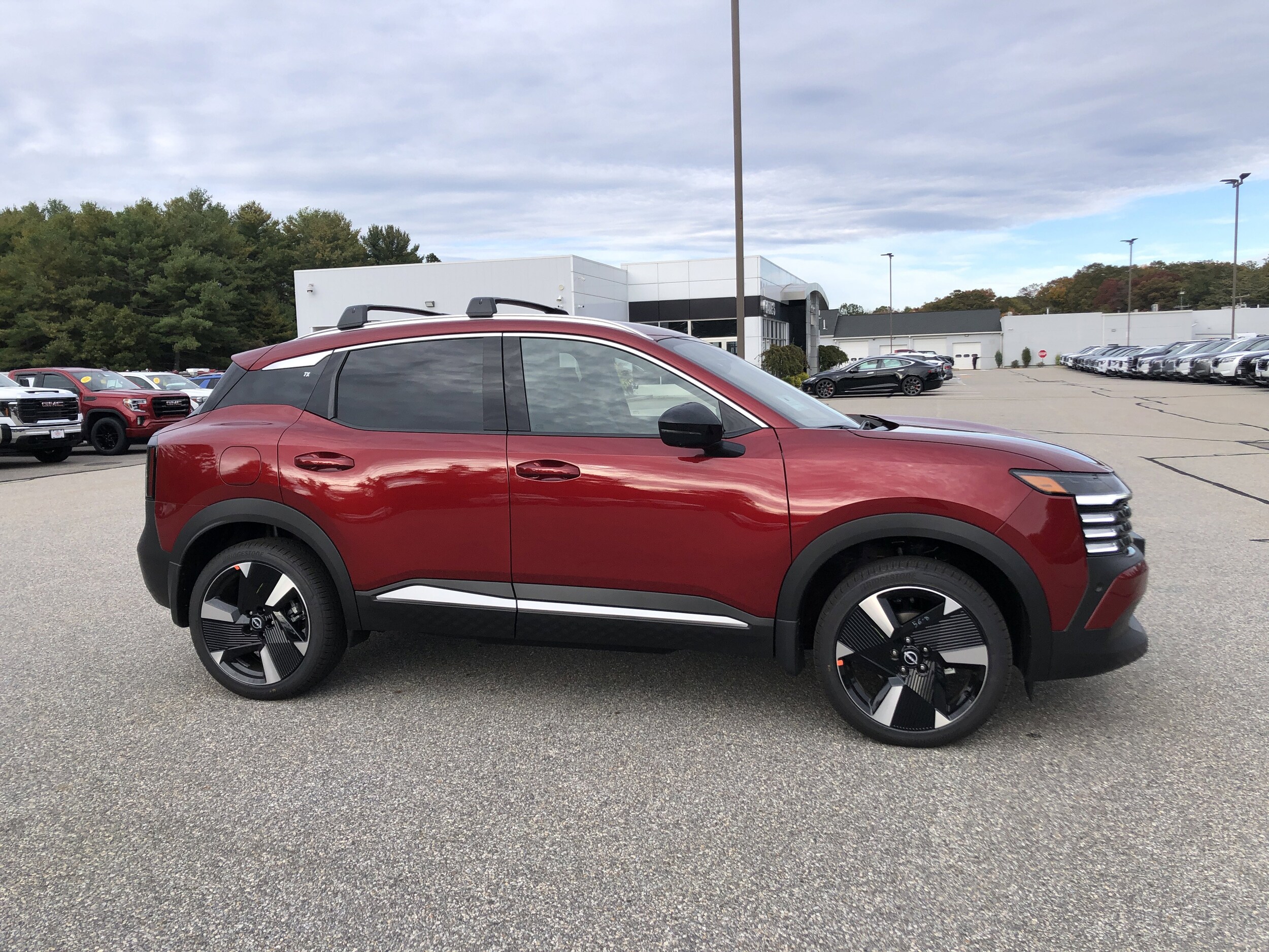 2026 Nissan Kicks SR photo 4