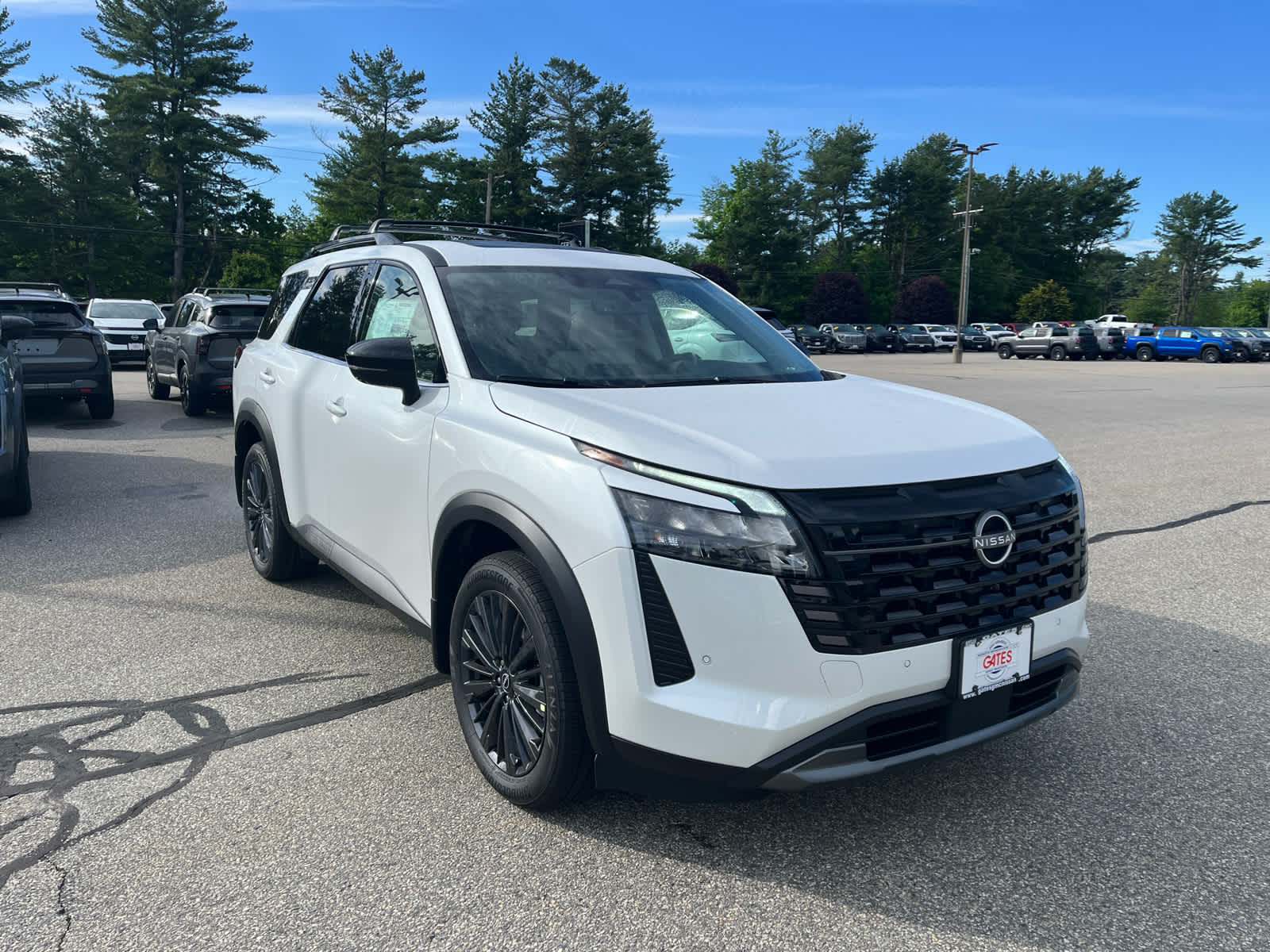 2026 Nissan Pathfinder SL 4WD's photo