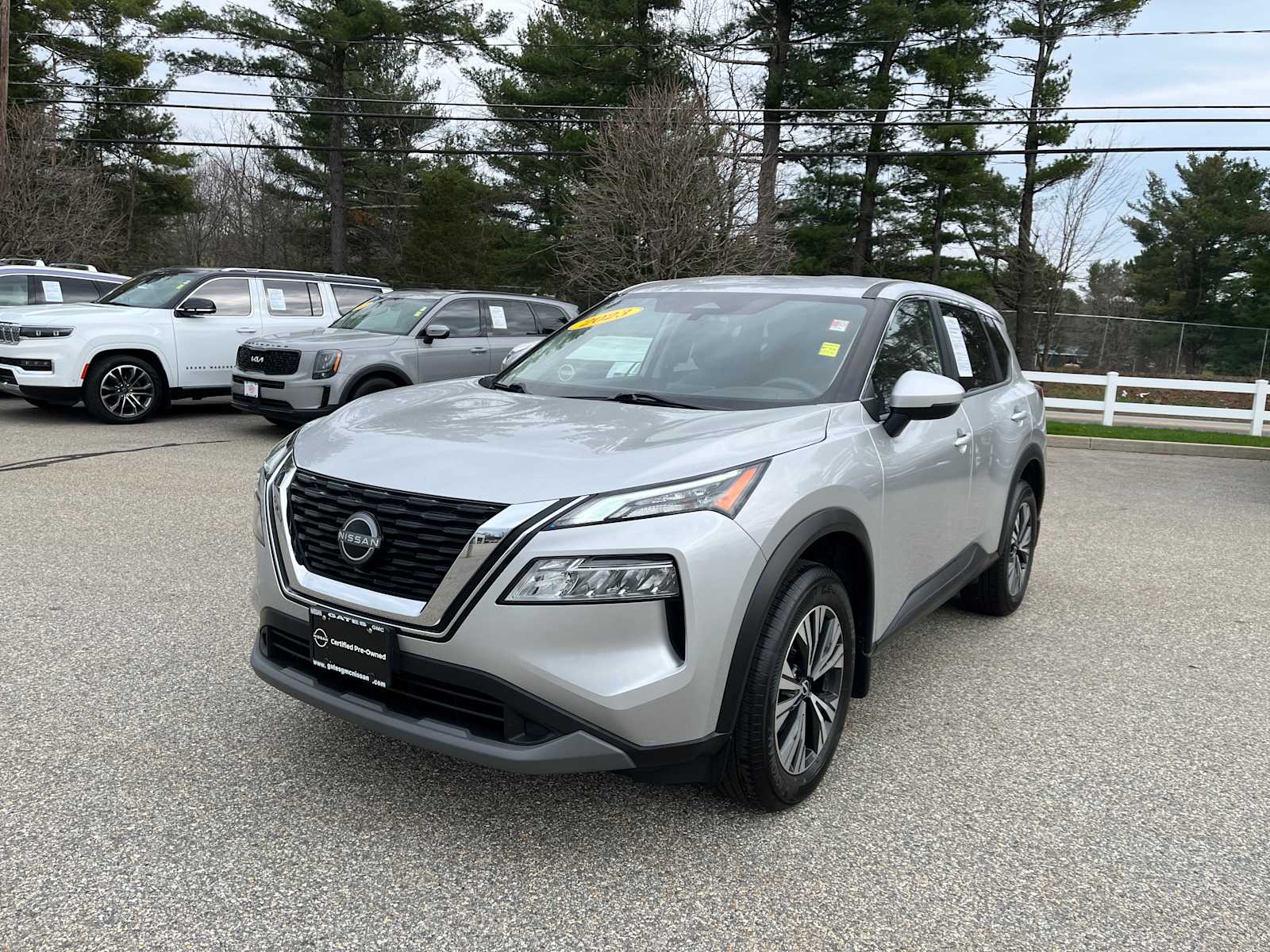 2023 Nissan Rogue SV photo 3