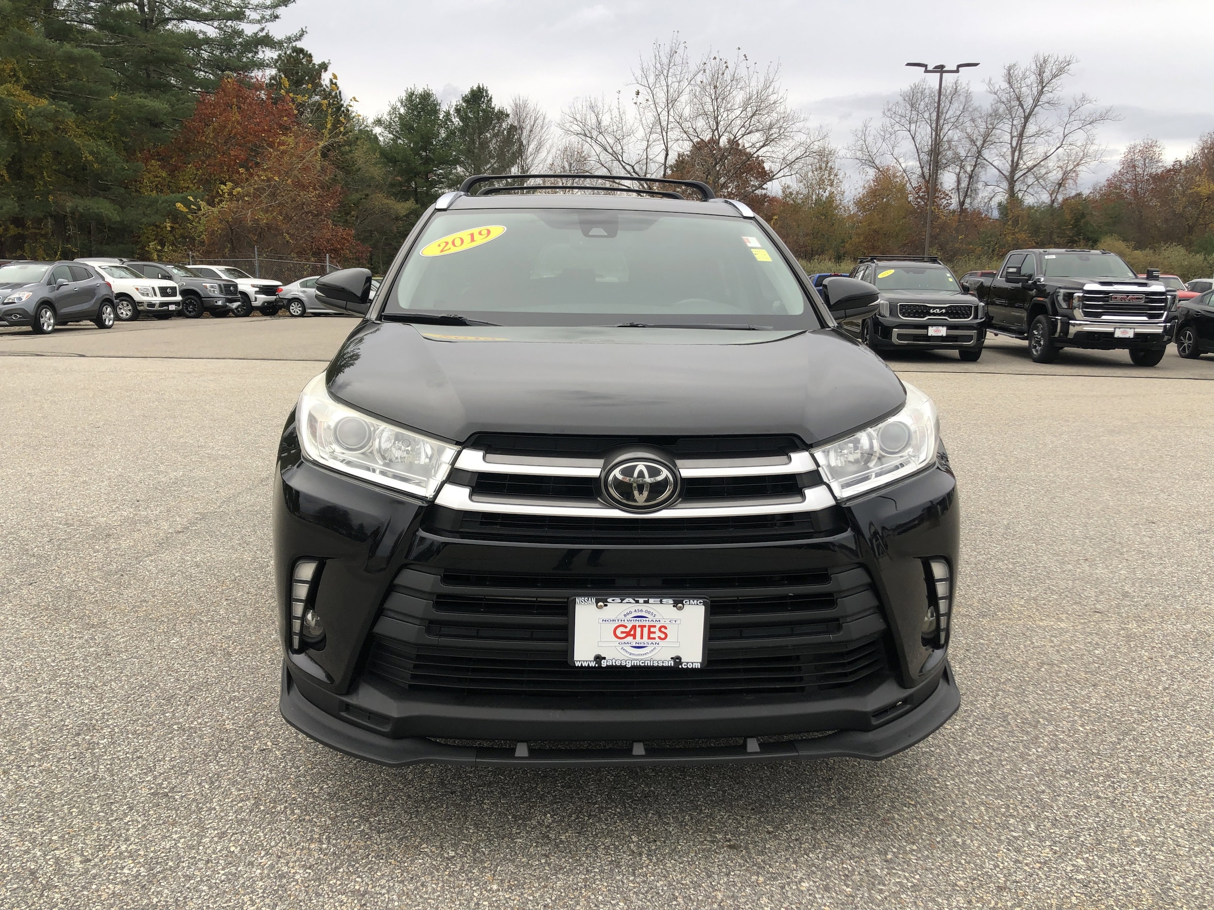 Used 2019 Toyota Highlander XLE with VIN 5TDKZRFHXKS337212 for sale in Windham, CT