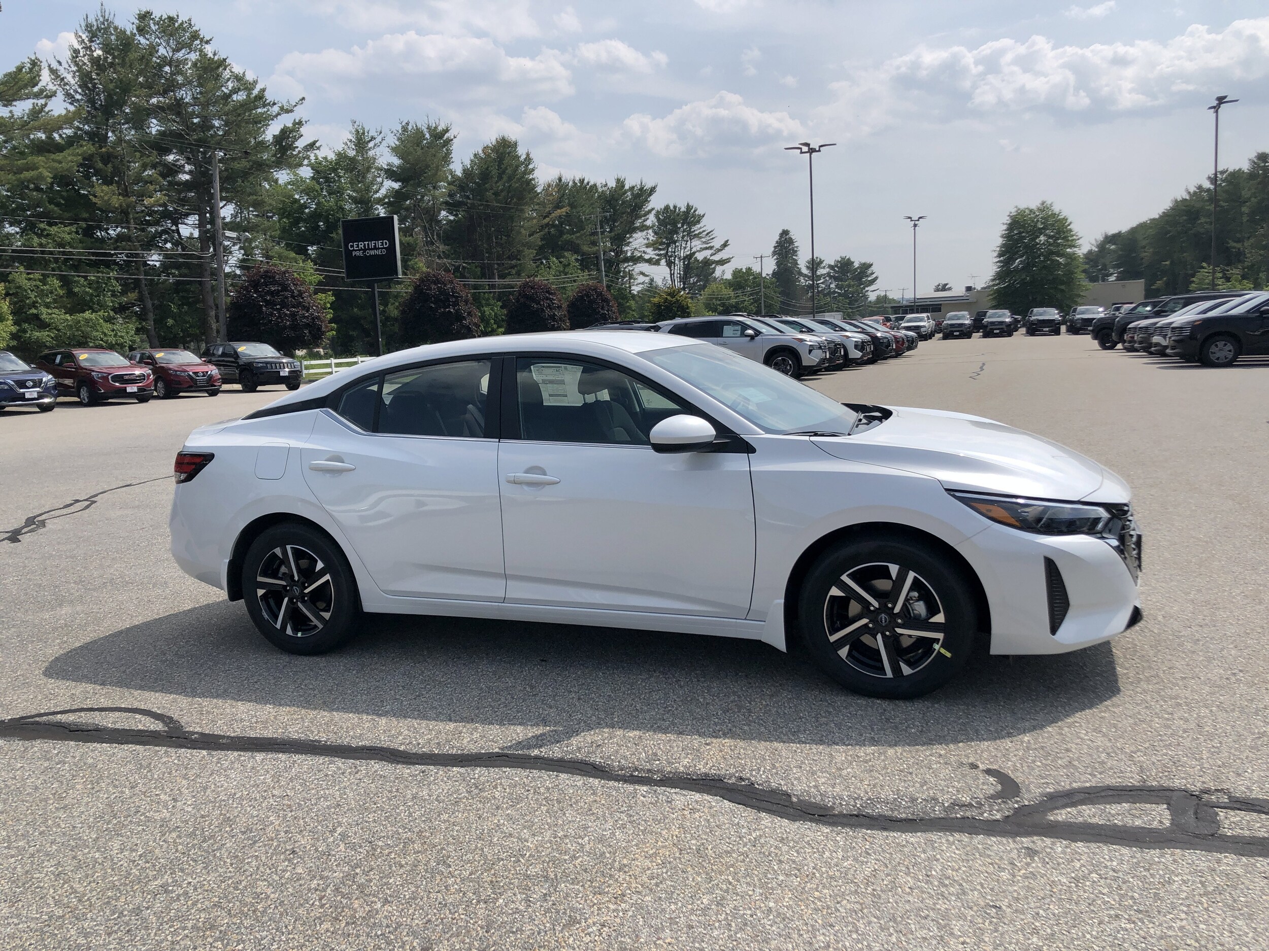 2025 Nissan Sentra SV photo 4