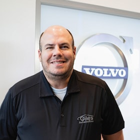 Staff member Harris Domingue from 515cc077ce12