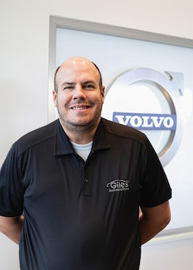 Staff member Harris Domingue from ID_e486e9970399
