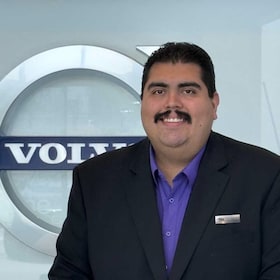 Staff member David Esparza from ID_cfacbb
