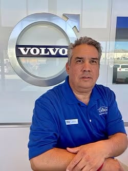 Staff member Ernesto Medrano from ID_60ef07414439