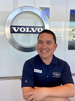 Staff member Ruben Navarro from ID_60ef07414439