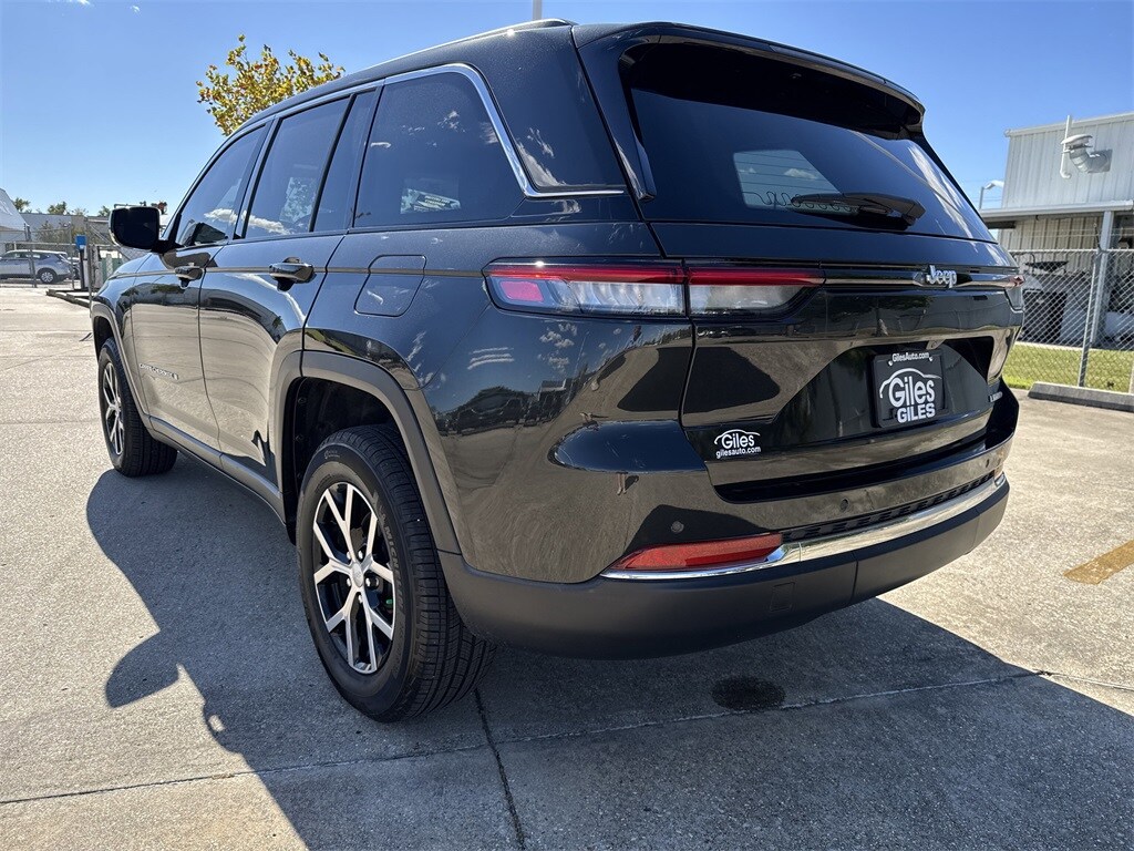 2023 Jeep Grand Cherokee Limited photo 3