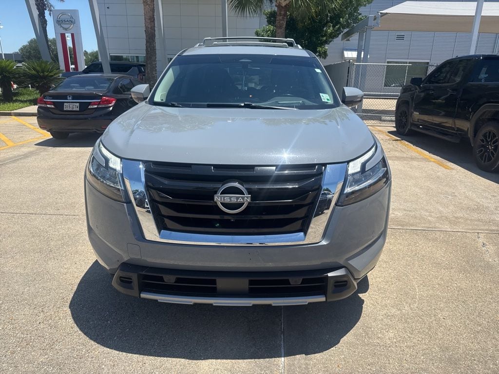 2023 Nissan Pathfinder Platinum 2WD's photo