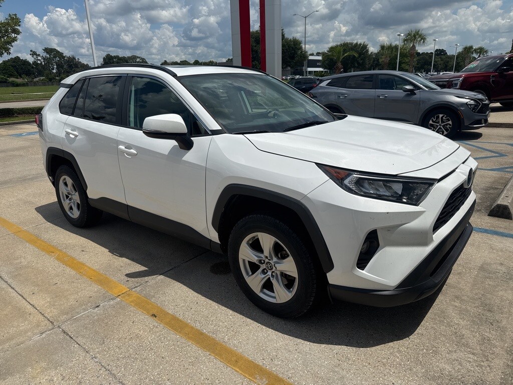 2019 Toyota RAV4 XLE photo 2